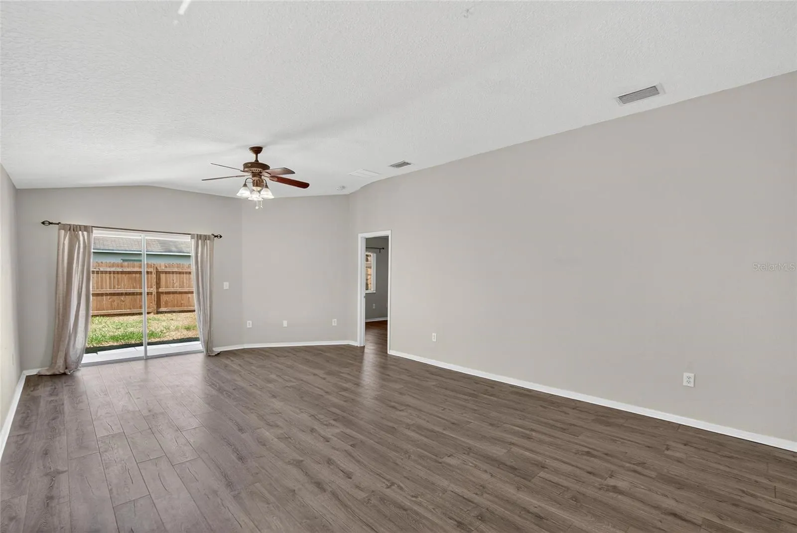 4404 COUNTRY HILLS BLVD