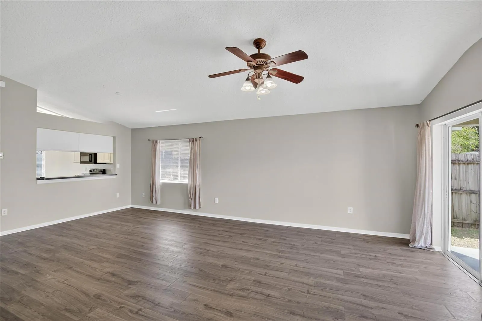 4404 COUNTRY HILLS BLVD