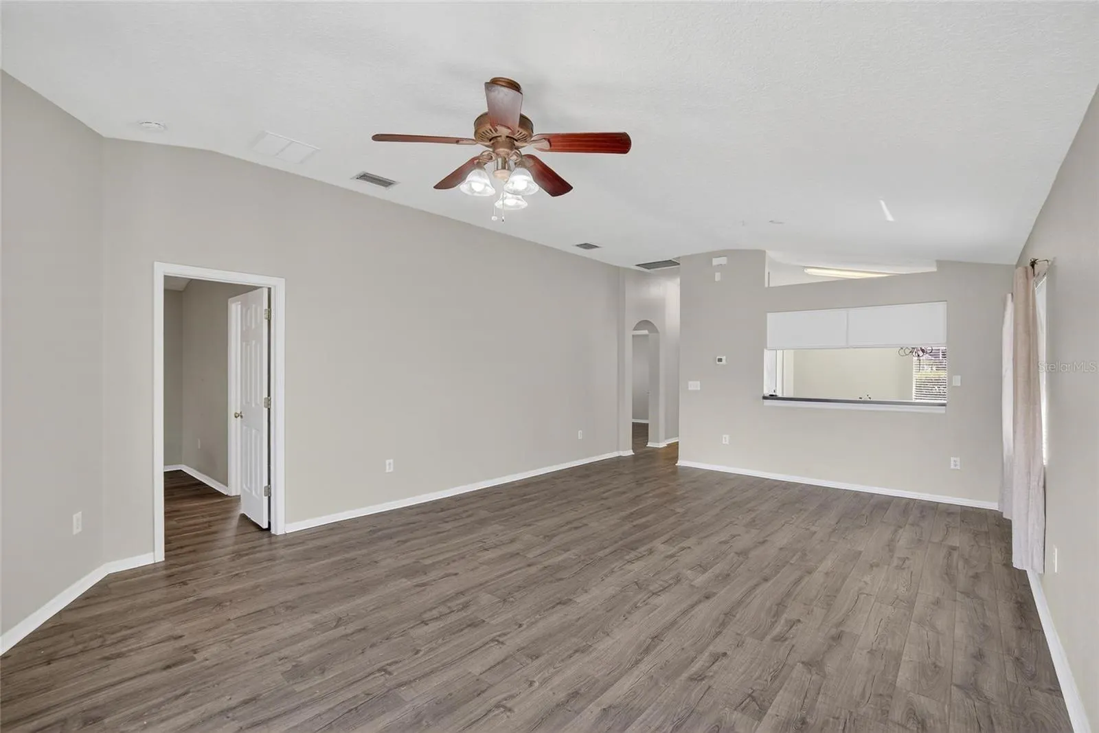 4404 COUNTRY HILLS BLVD