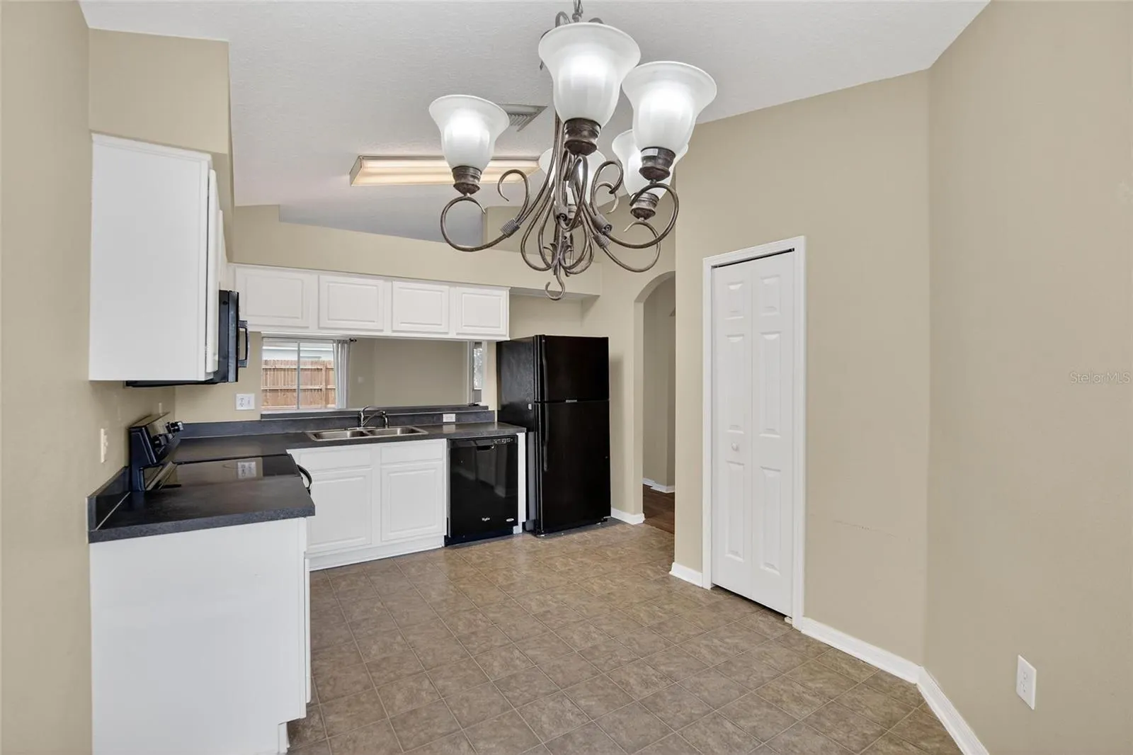 4404 COUNTRY HILLS BLVD