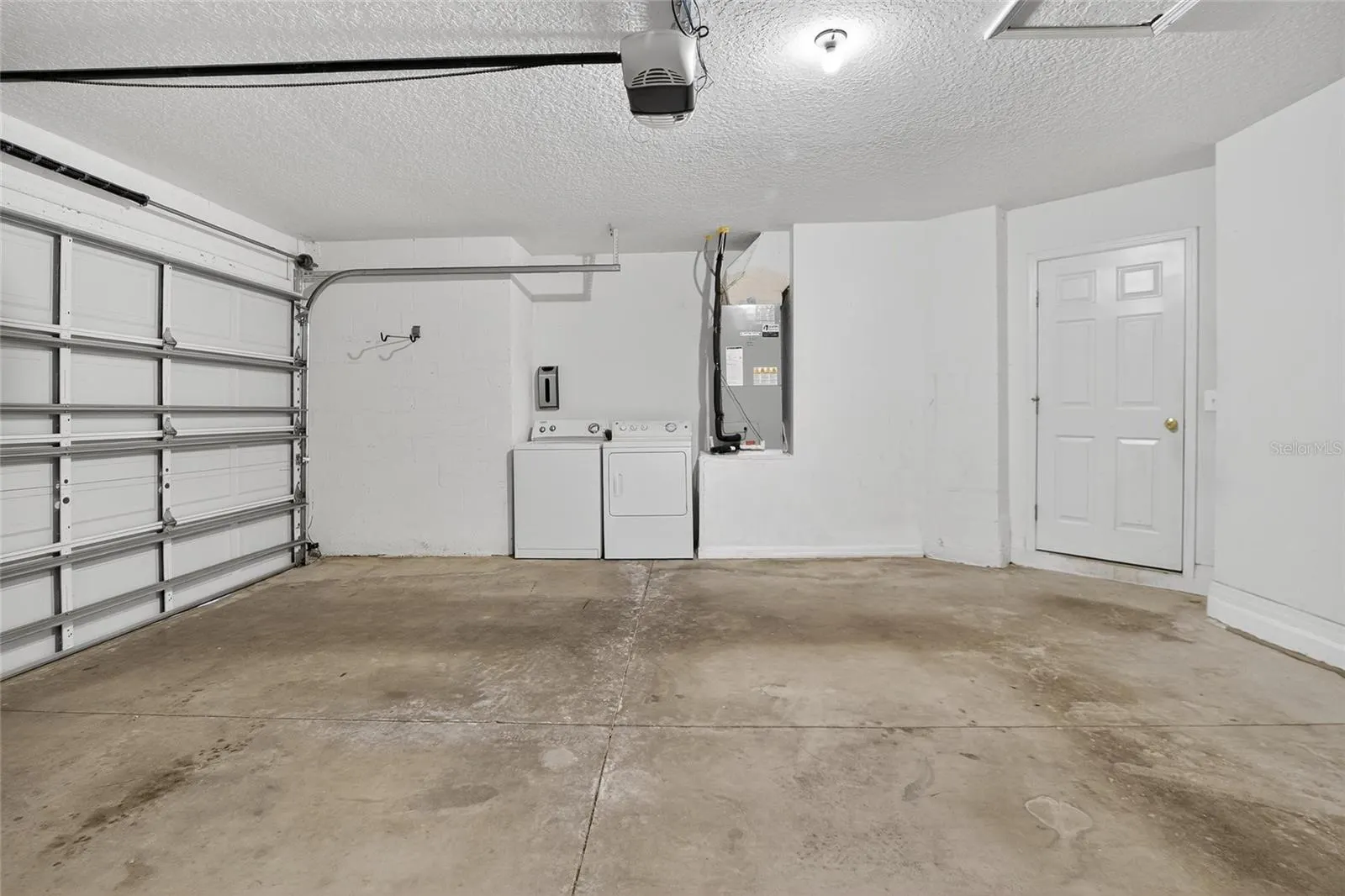 4404 COUNTRY HILLS BLVD