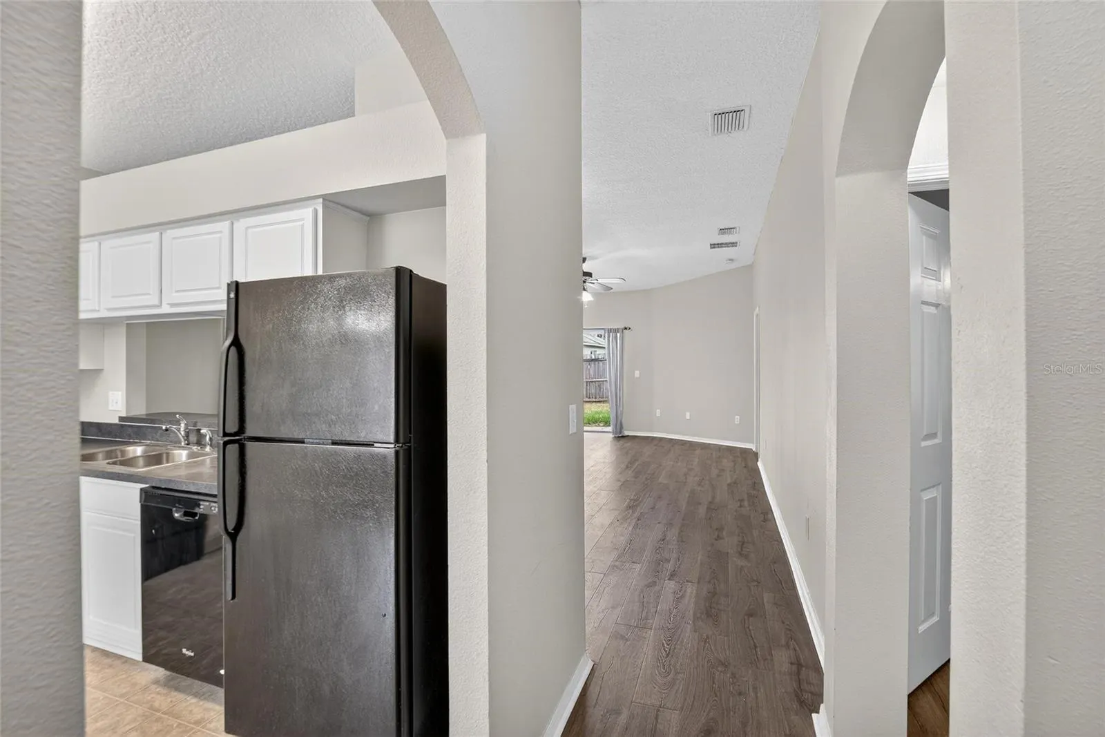 4404 COUNTRY HILLS BLVD