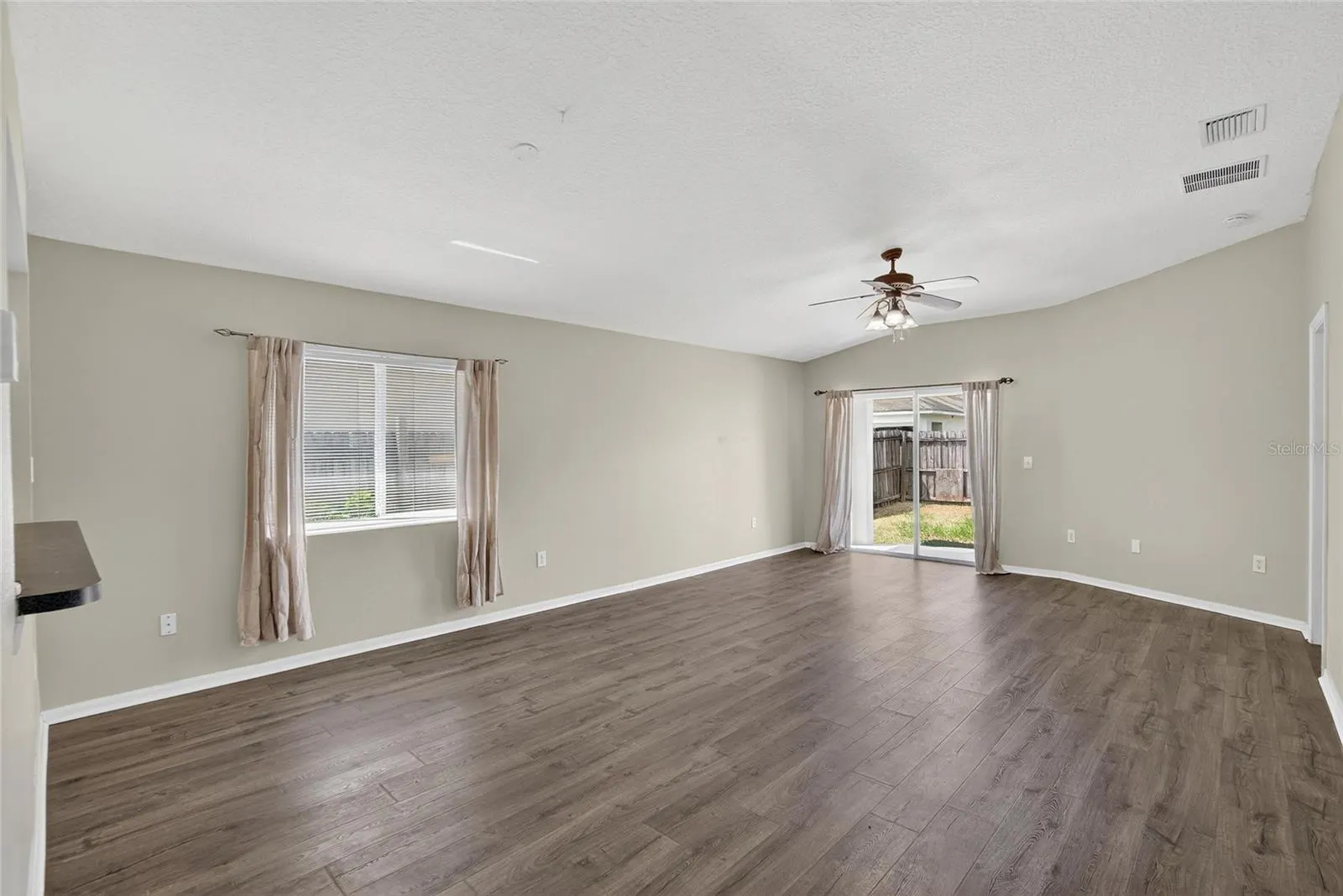 4404 COUNTRY HILLS BLVD