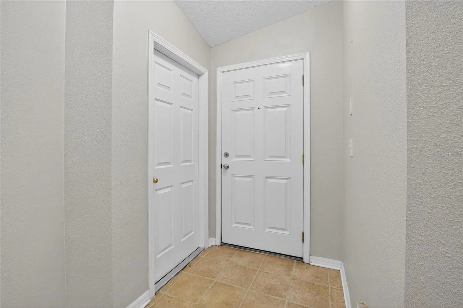 4404 COUNTRY HILLS BLVD