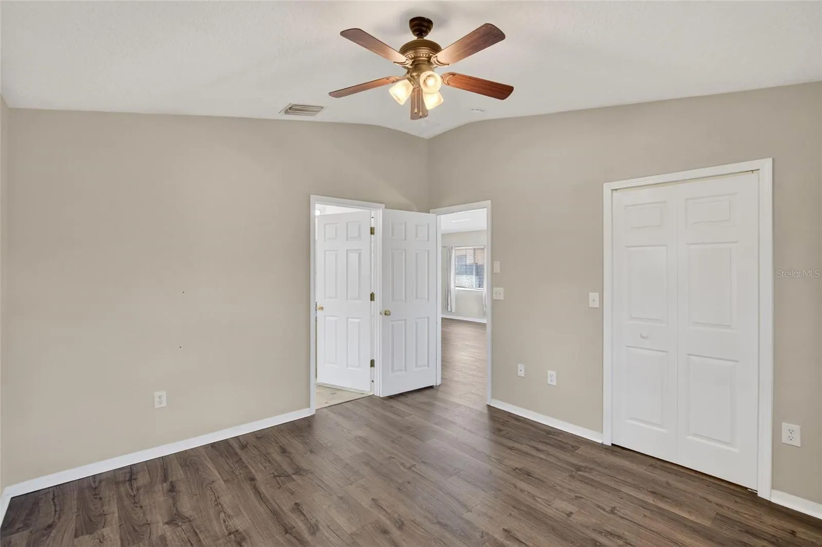 4404 COUNTRY HILLS BLVD