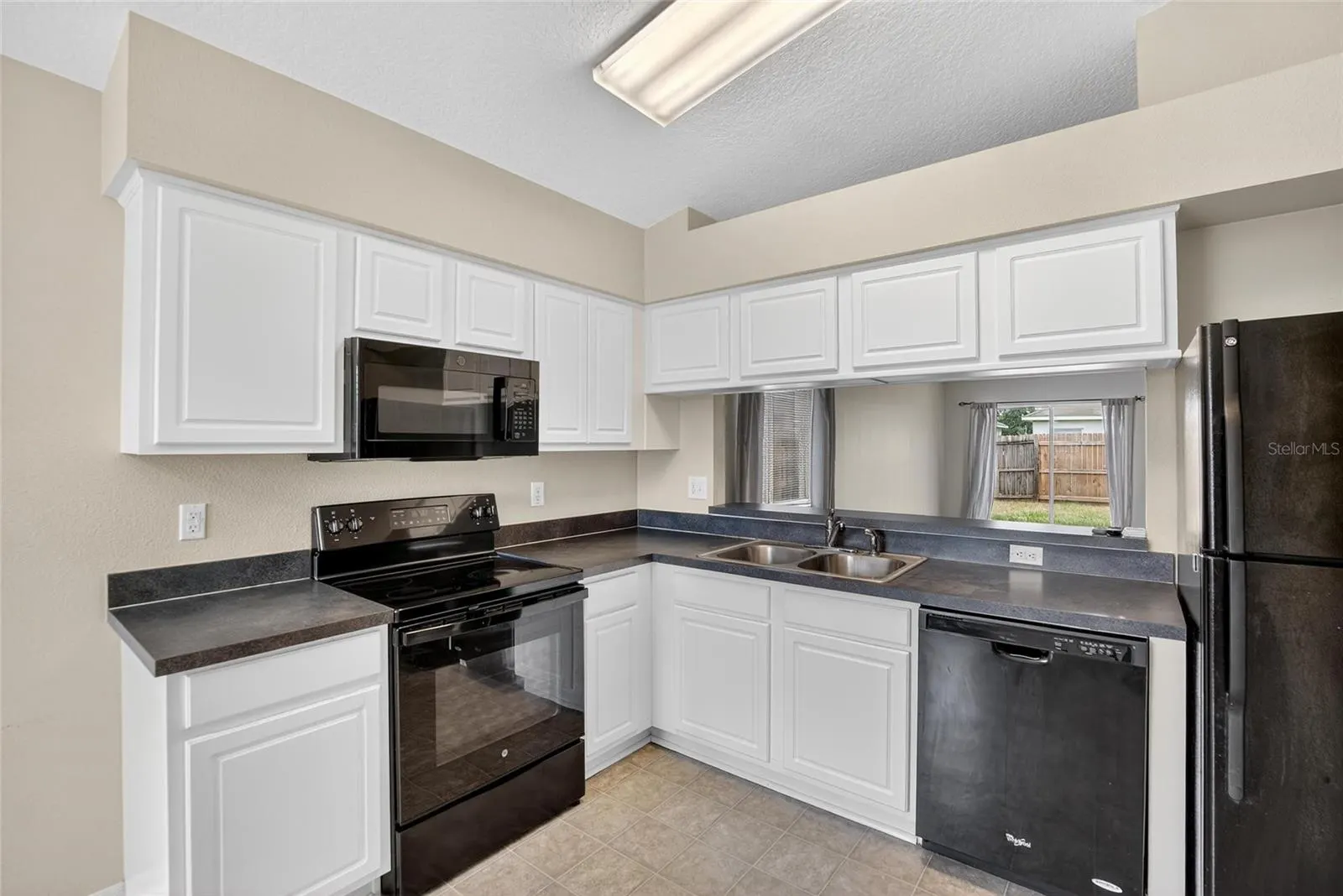 4404 COUNTRY HILLS BLVD