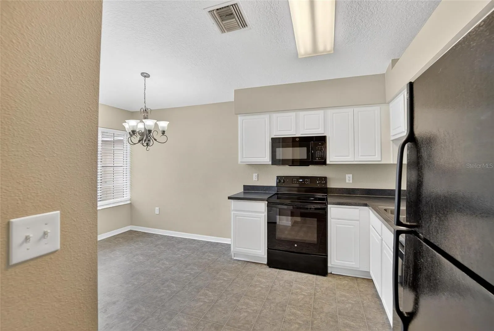 4404 COUNTRY HILLS BLVD