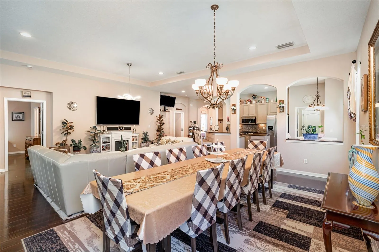 909 REGAL MANOR WAY