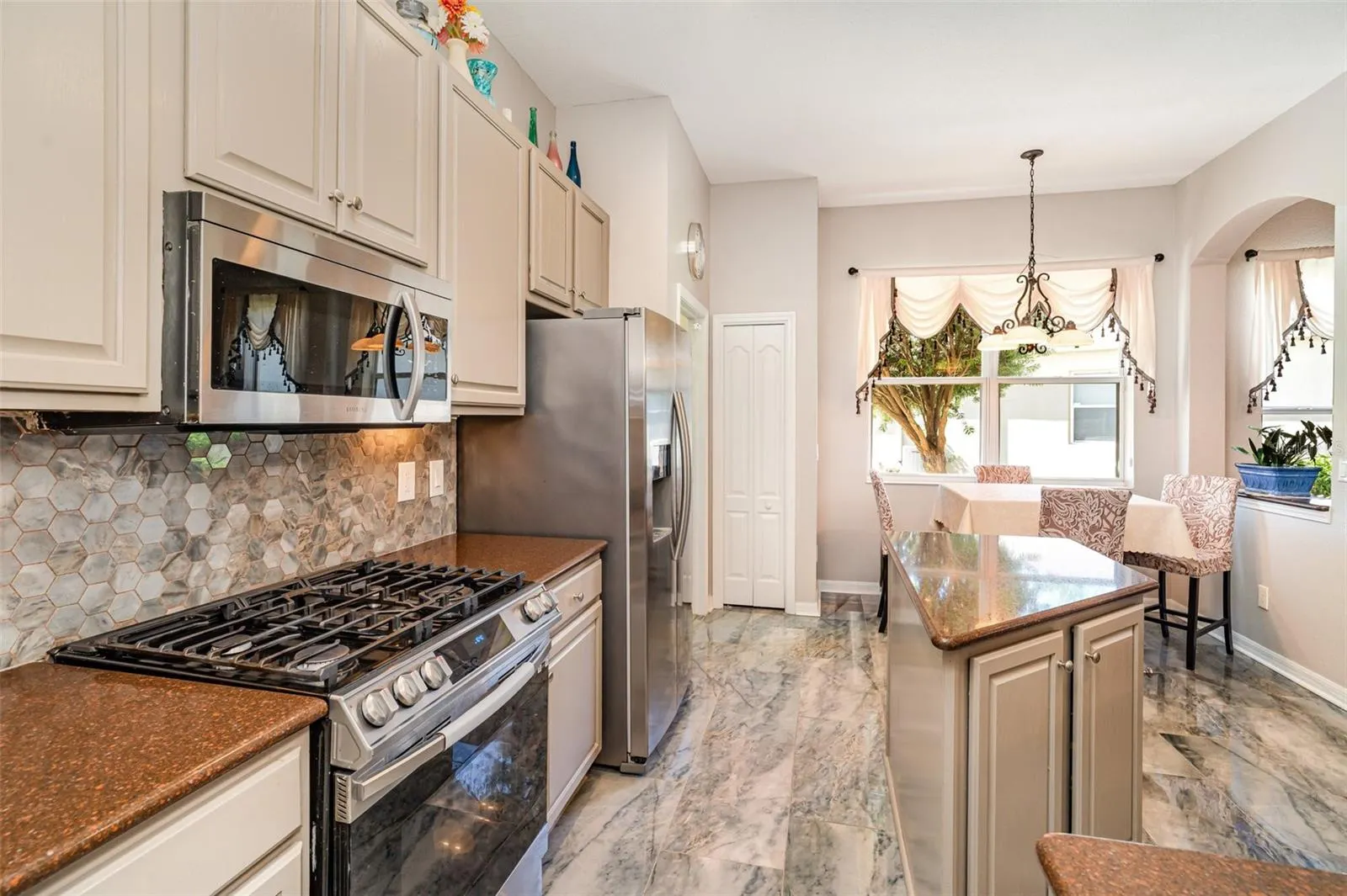 909 REGAL MANOR WAY
