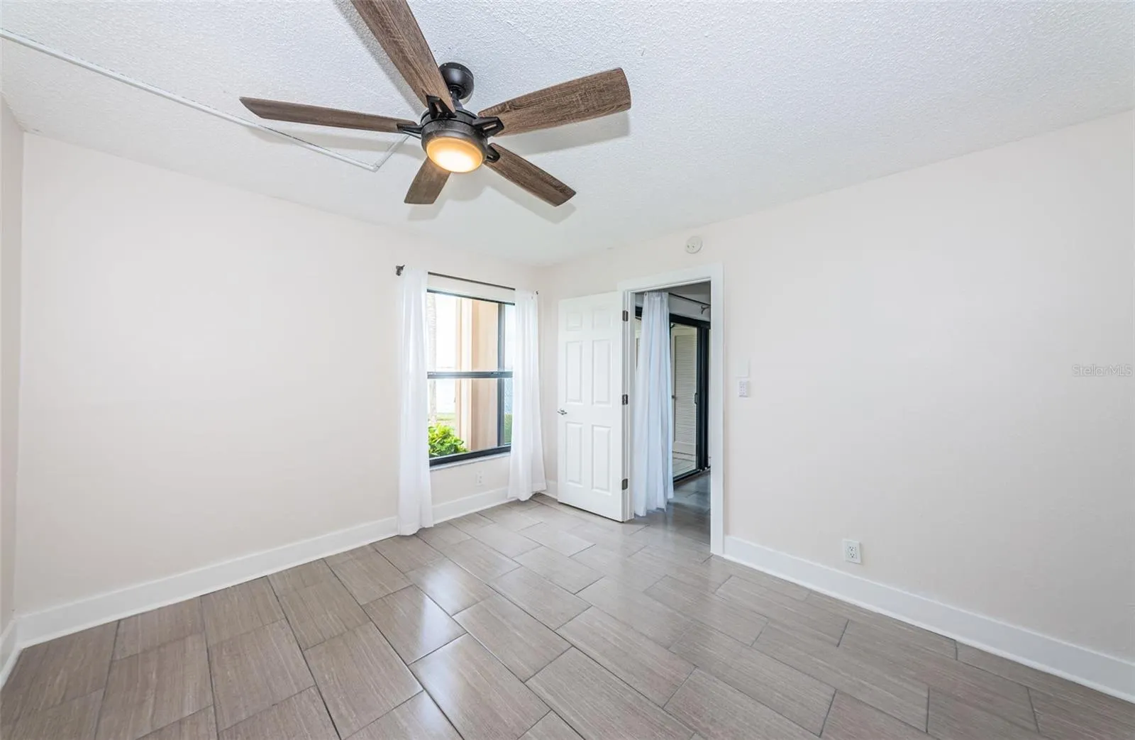 6145 SUN BLVD #107, #107