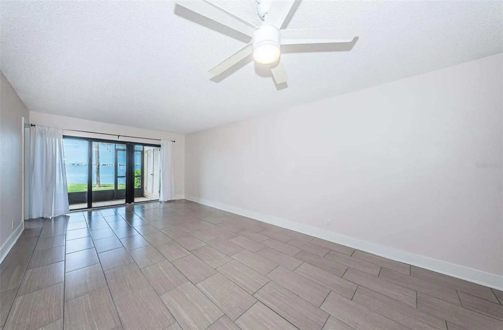6145 SUN BLVD #107, #107