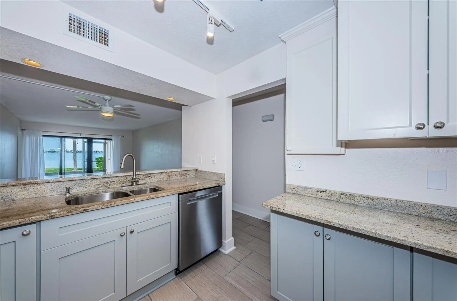 6145 SUN BLVD #107, #107