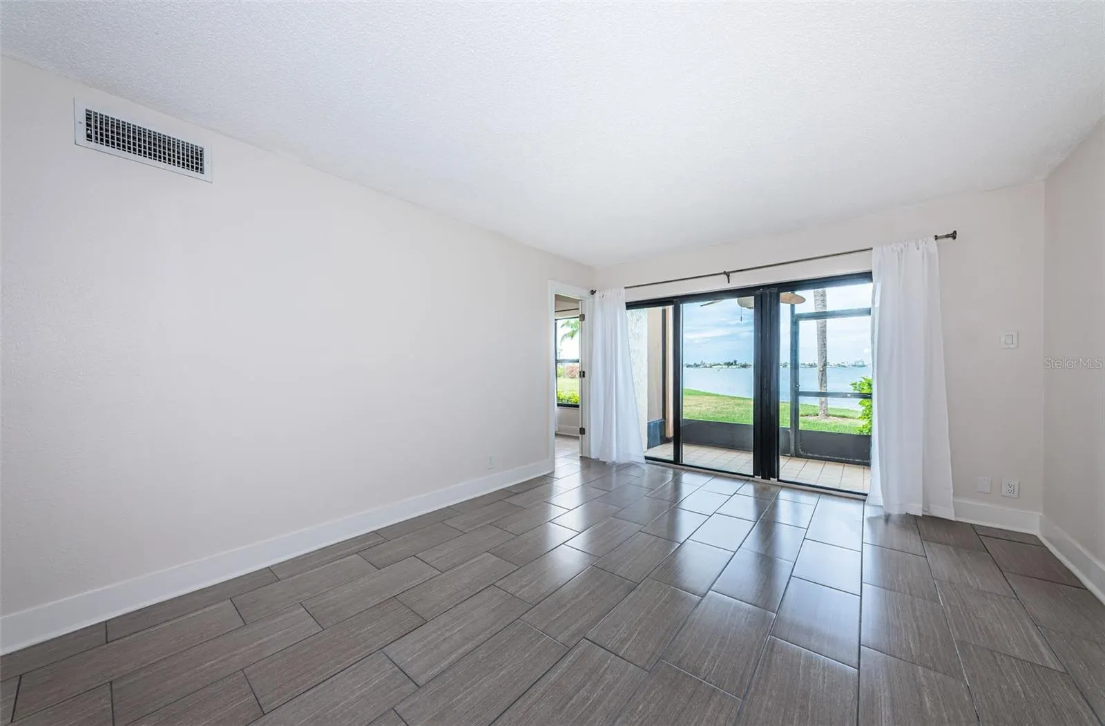 6145 SUN BLVD #107, #107