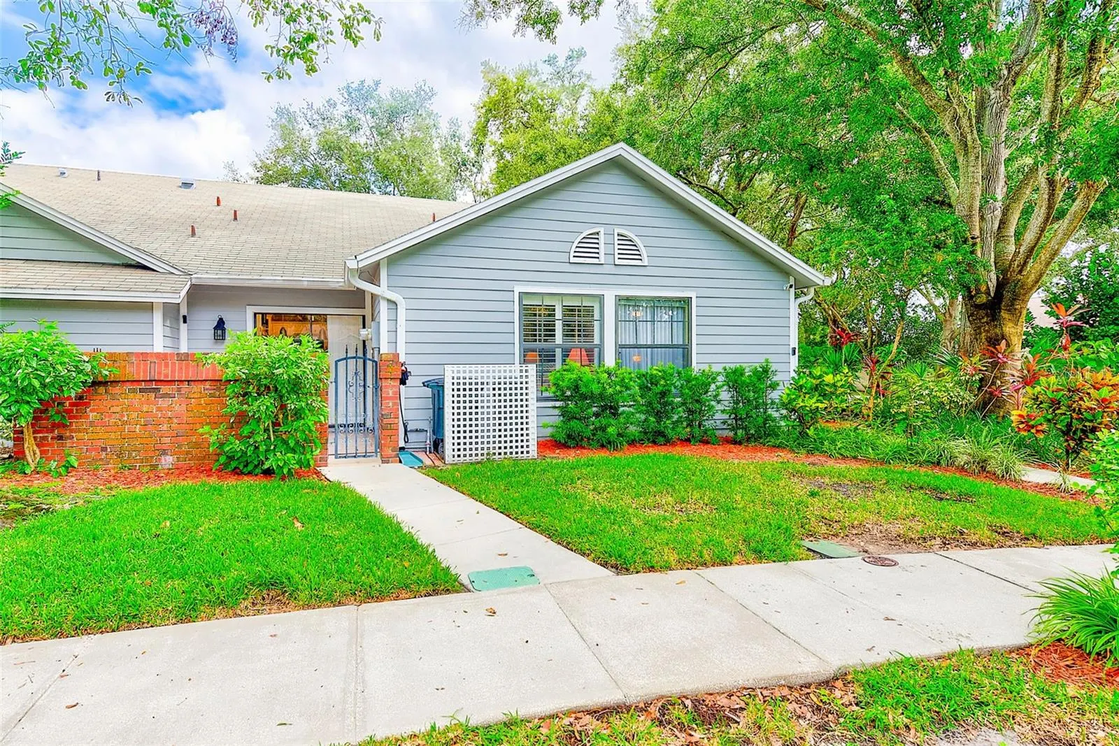 2728 BENTLEY DR