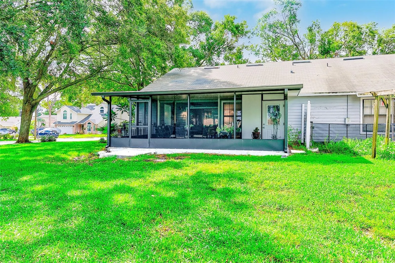 2728 BENTLEY DR