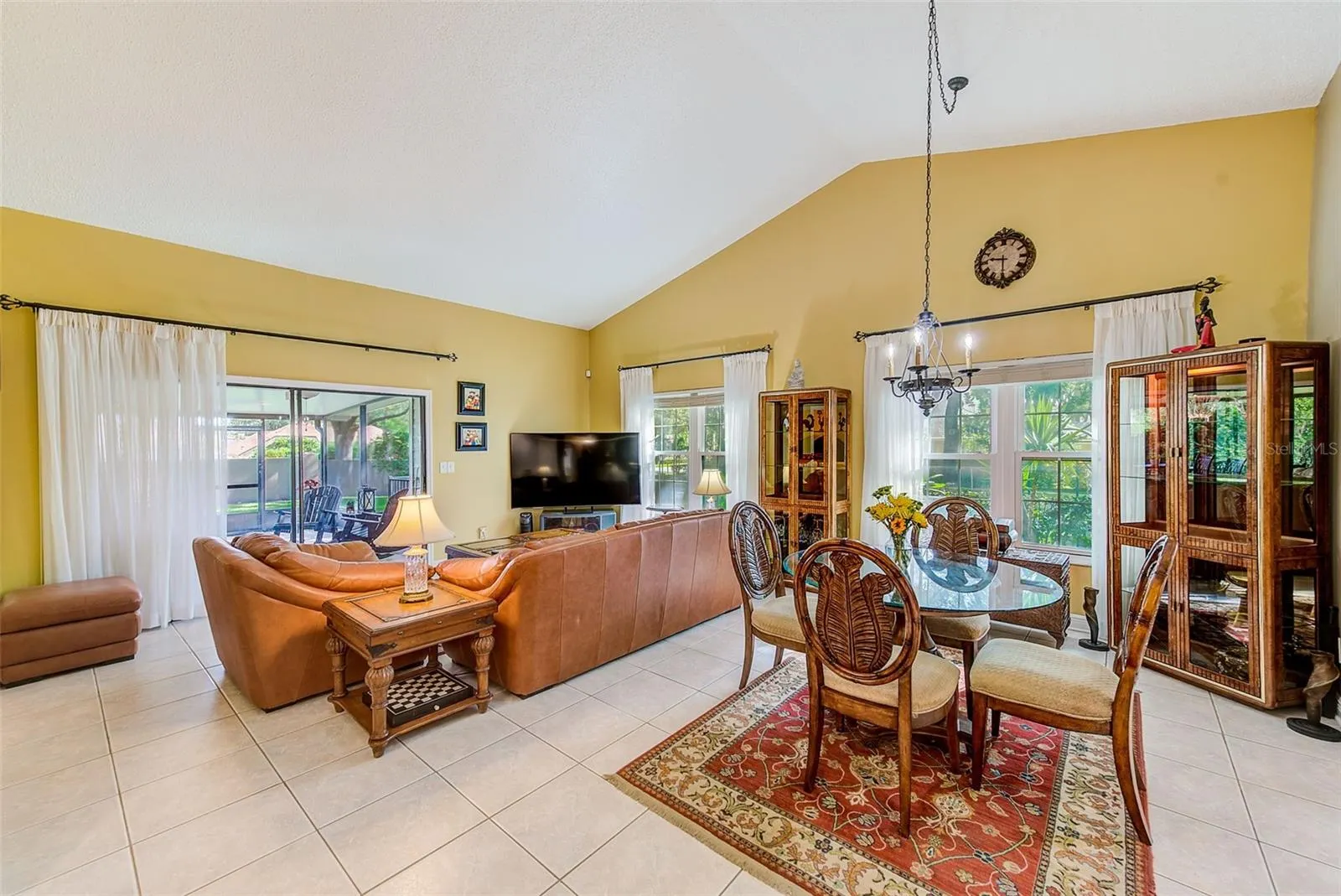 2728 BENTLEY DR