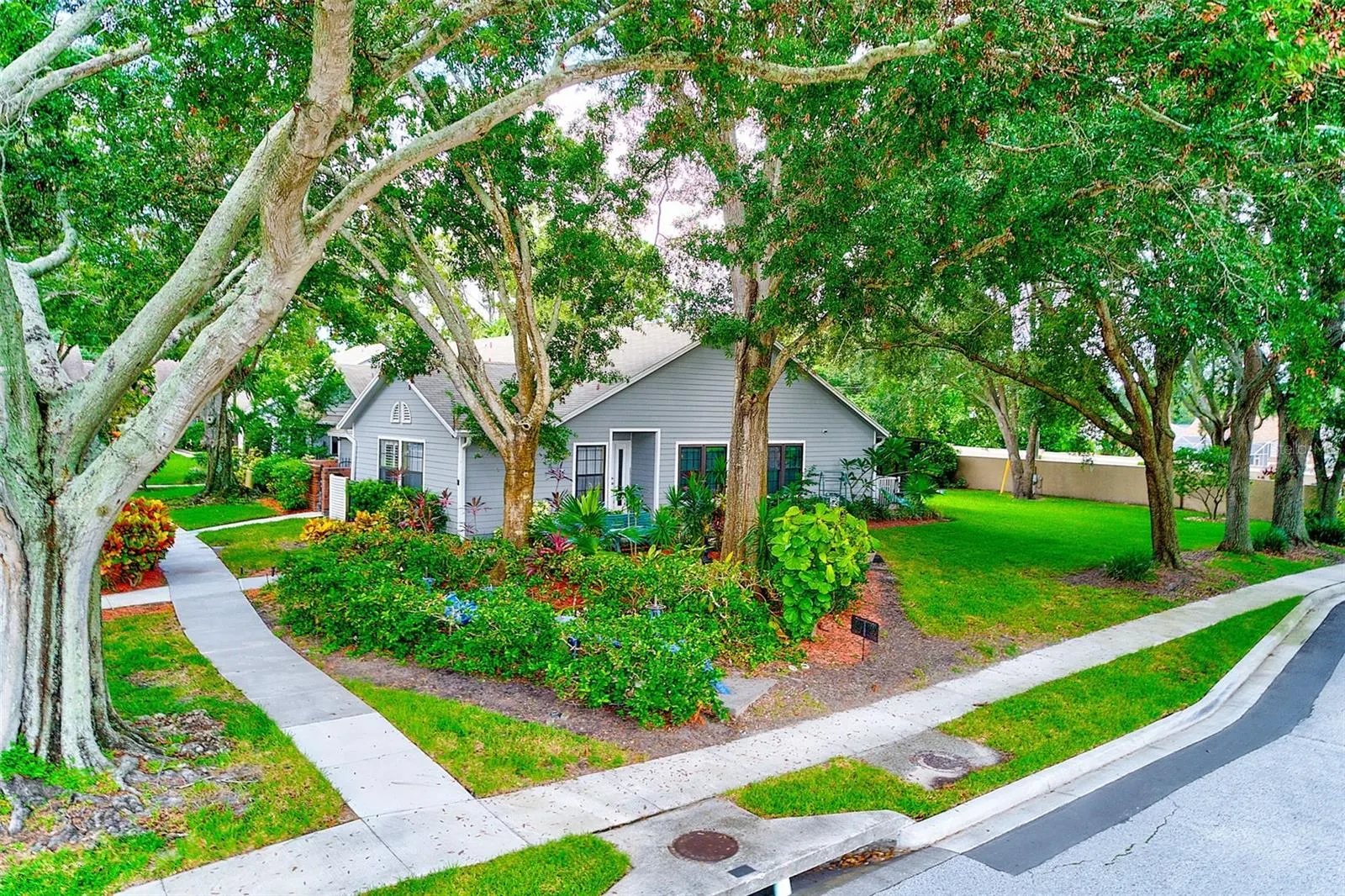 2728 BENTLEY DR