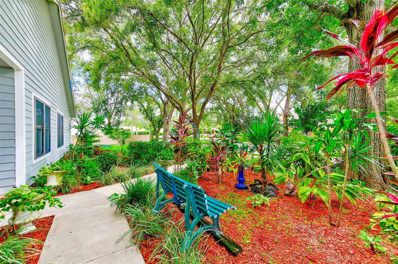 2728 BENTLEY DR