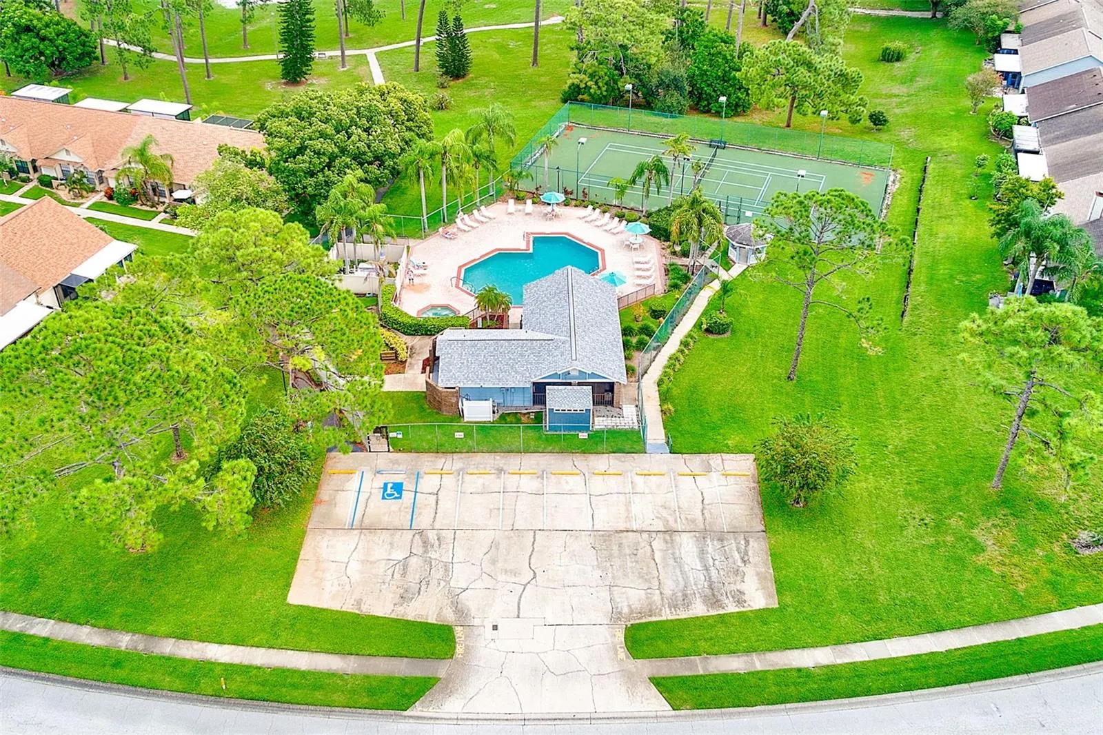 2728 BENTLEY DR