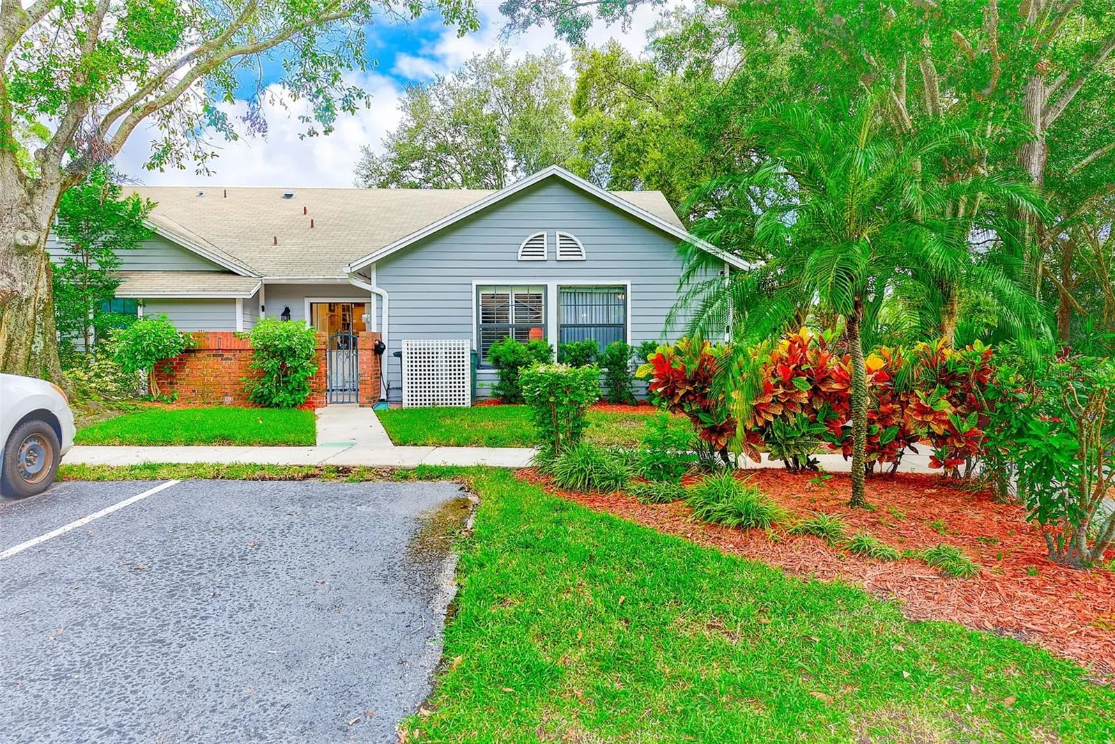2728 BENTLEY DR
