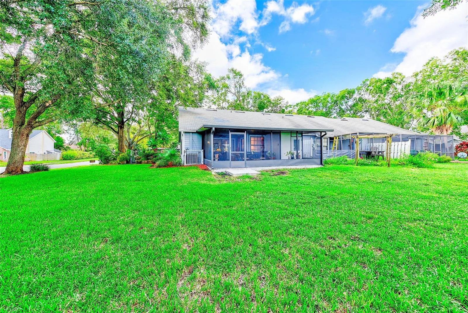 2728 BENTLEY DR