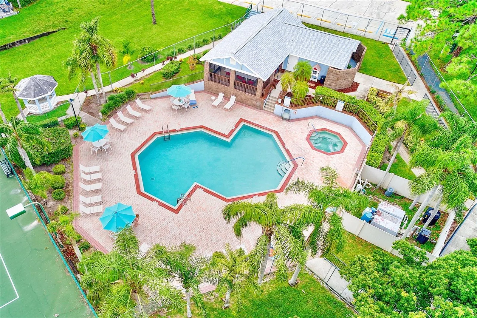 2728 BENTLEY DR
