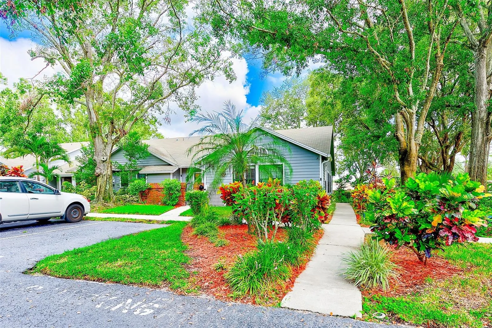 2728 BENTLEY DR
