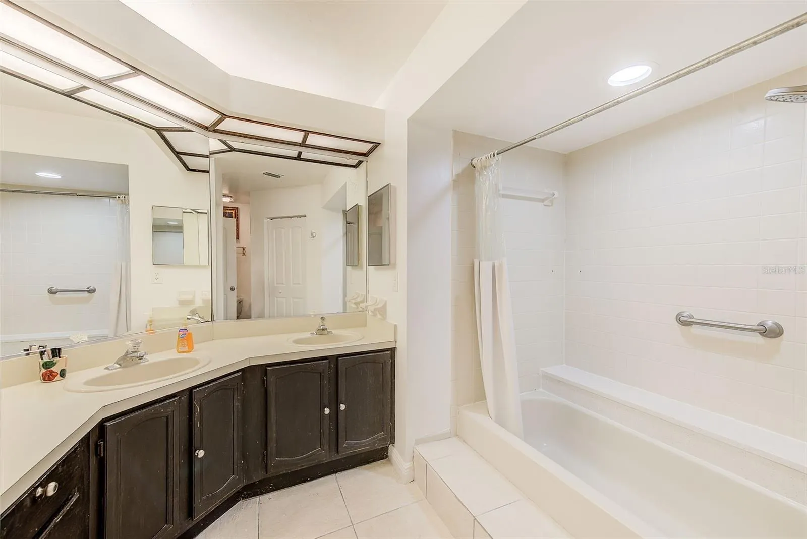 2728 BENTLEY DR