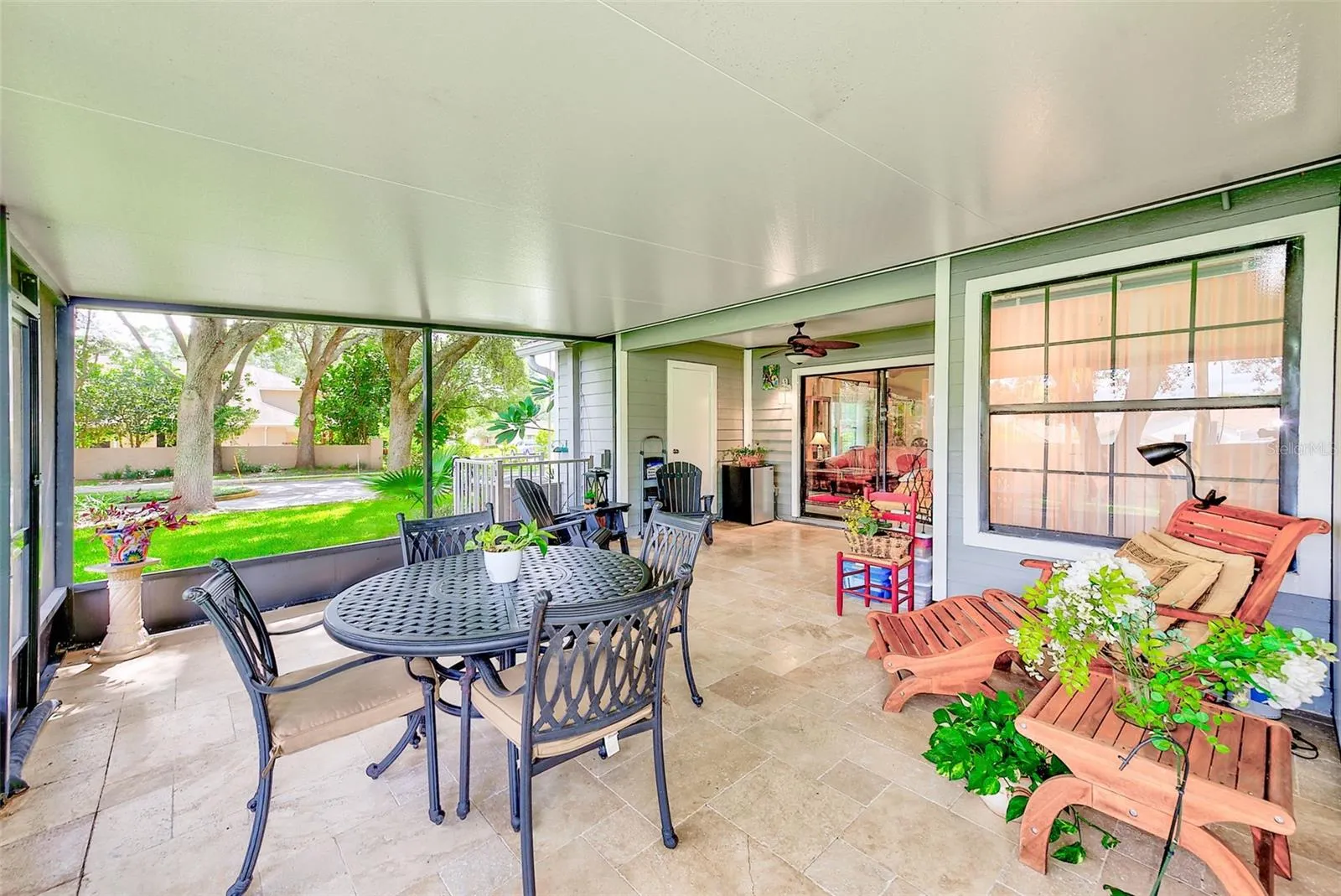 2728 BENTLEY DR