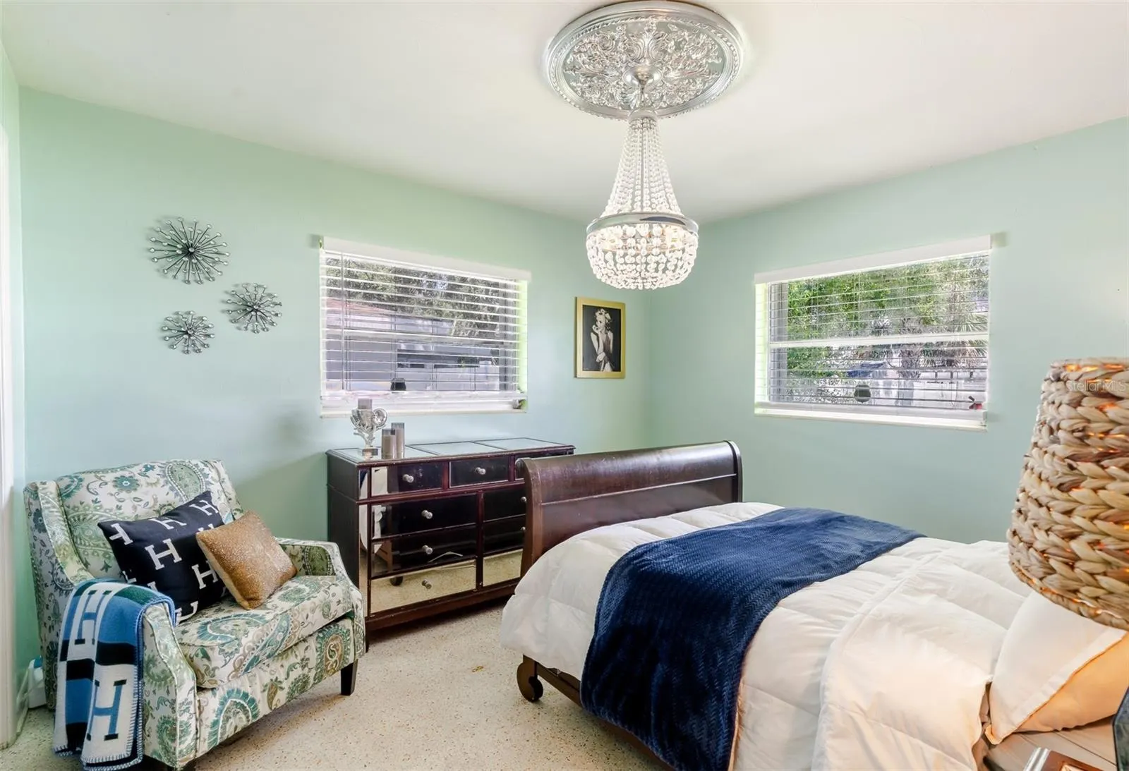 828 3RD AVE SW