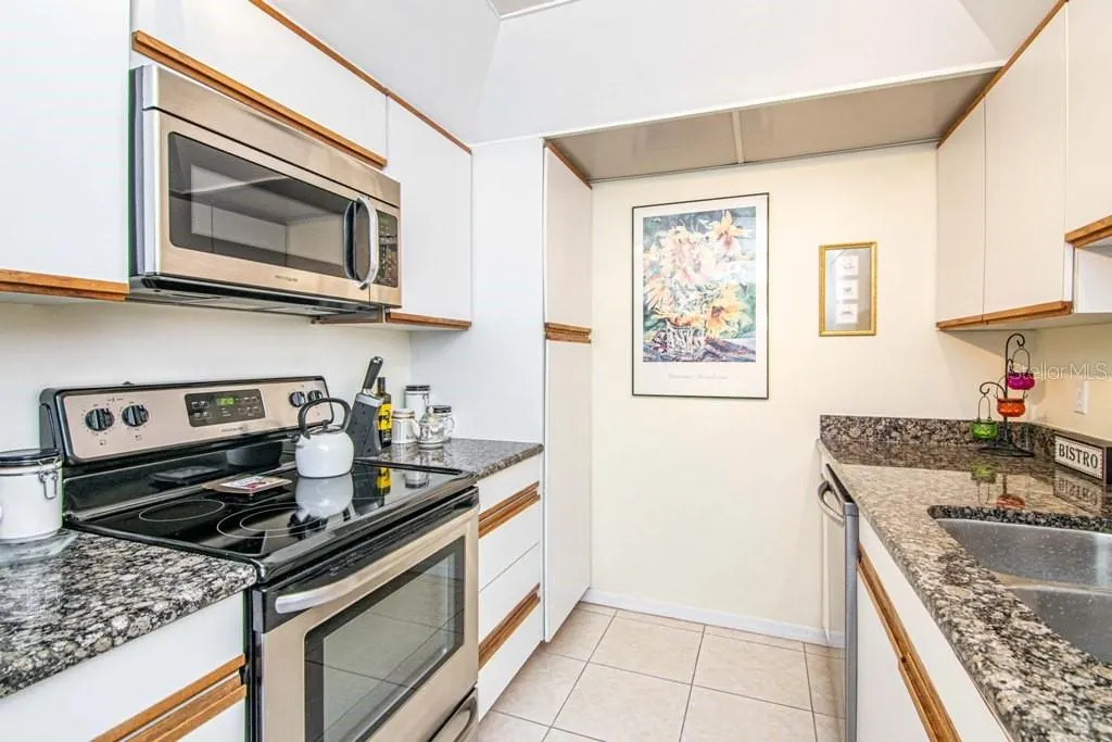 3211 W SWANN AVE #502, #502