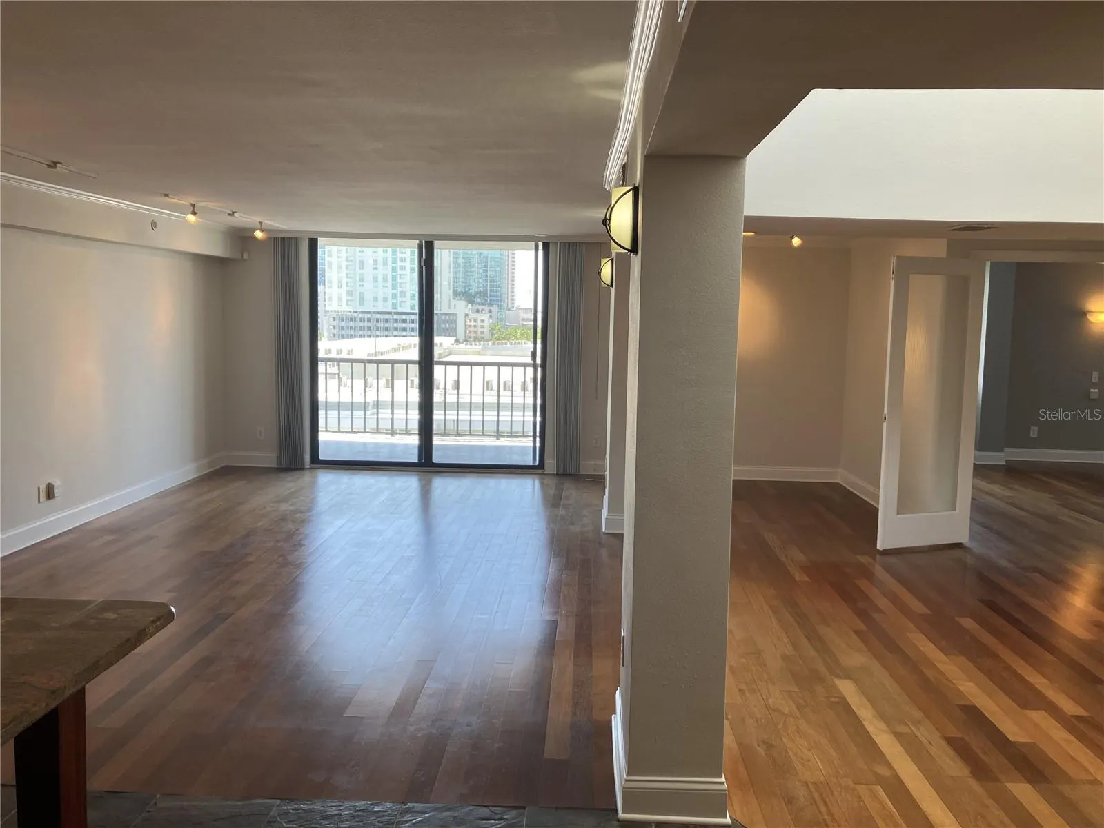 201 W LAUREL ST #PH4, #PH4