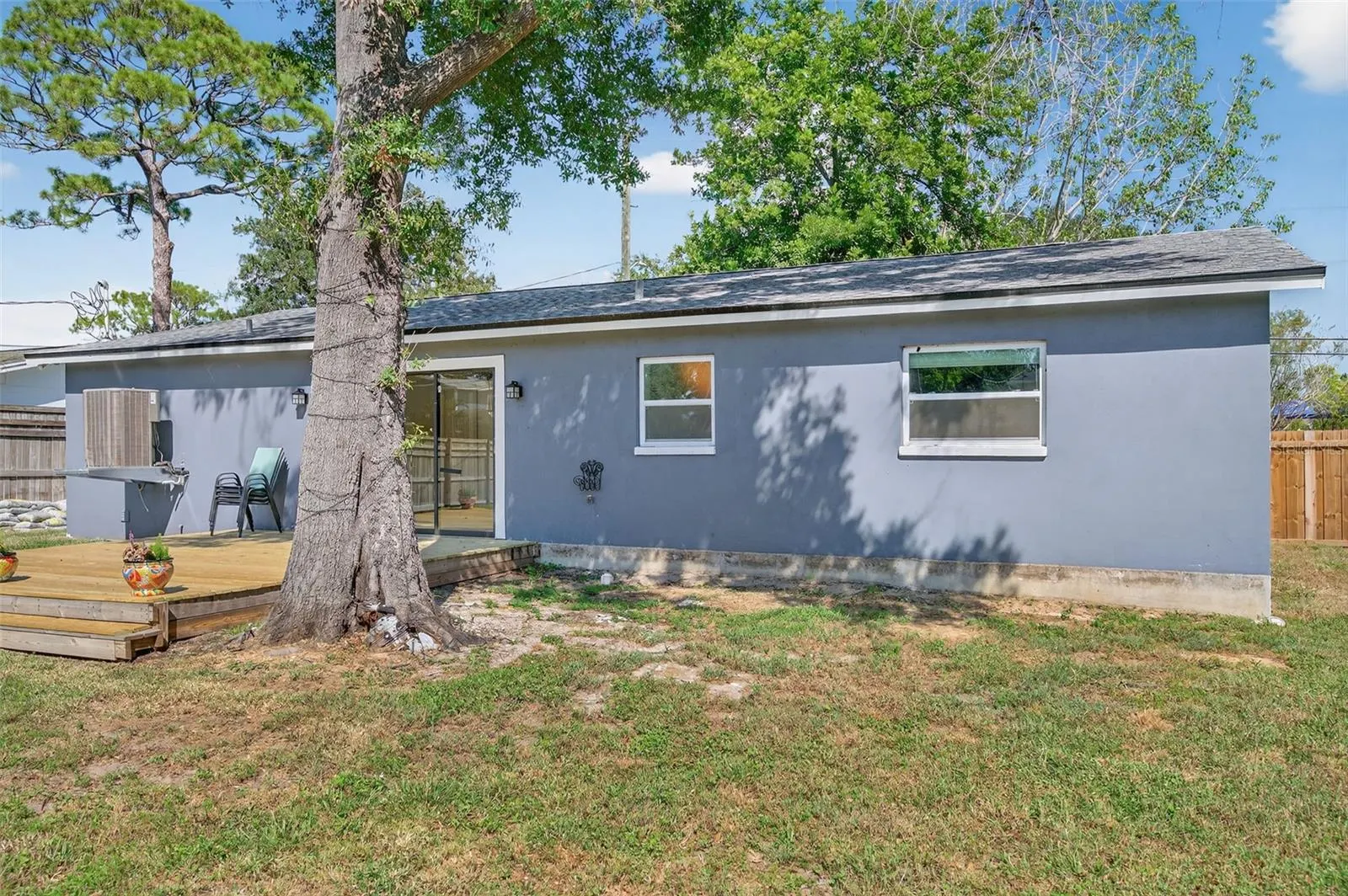 8110 MACOMA DR NE