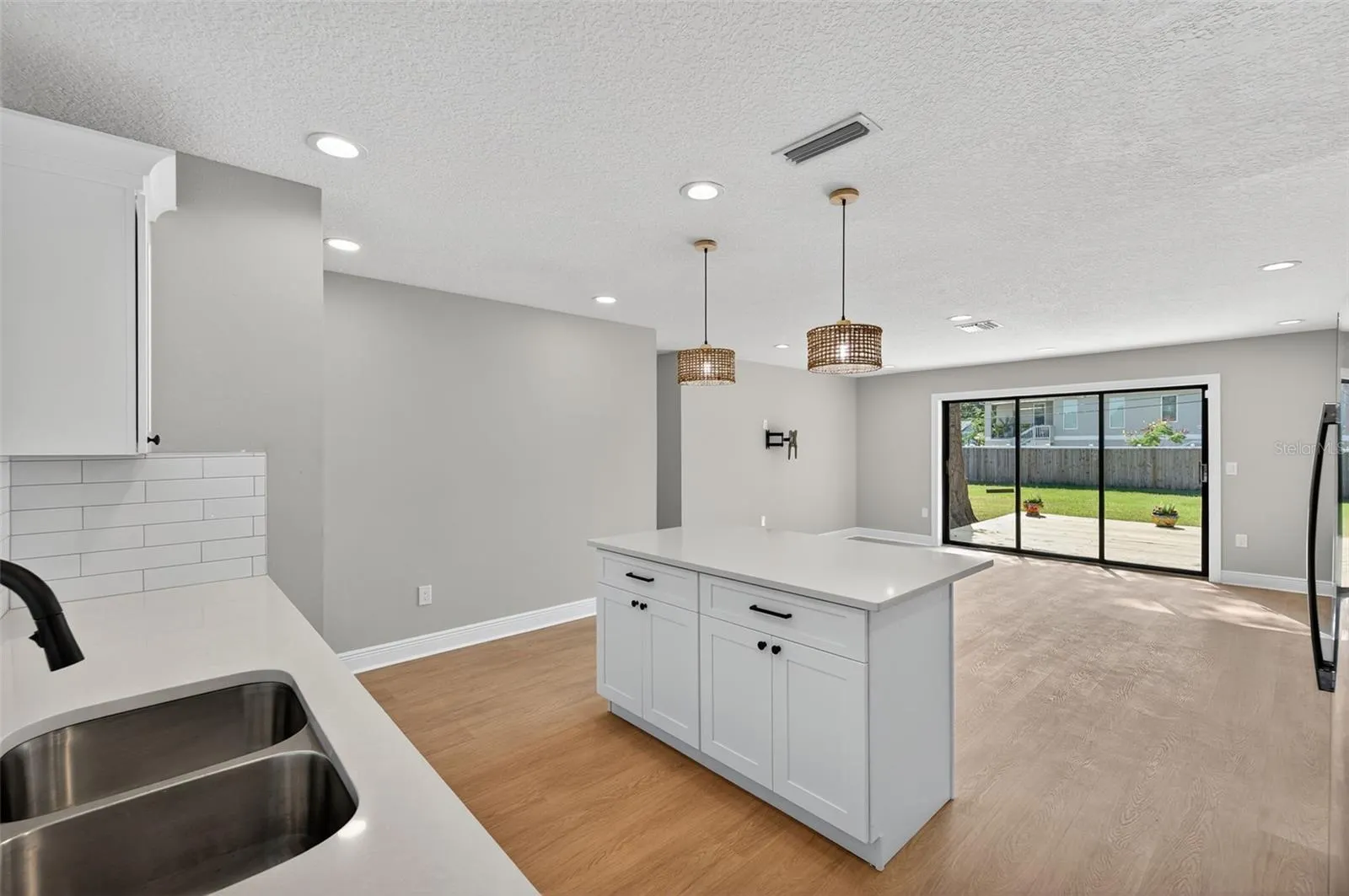 8110 MACOMA DR NE