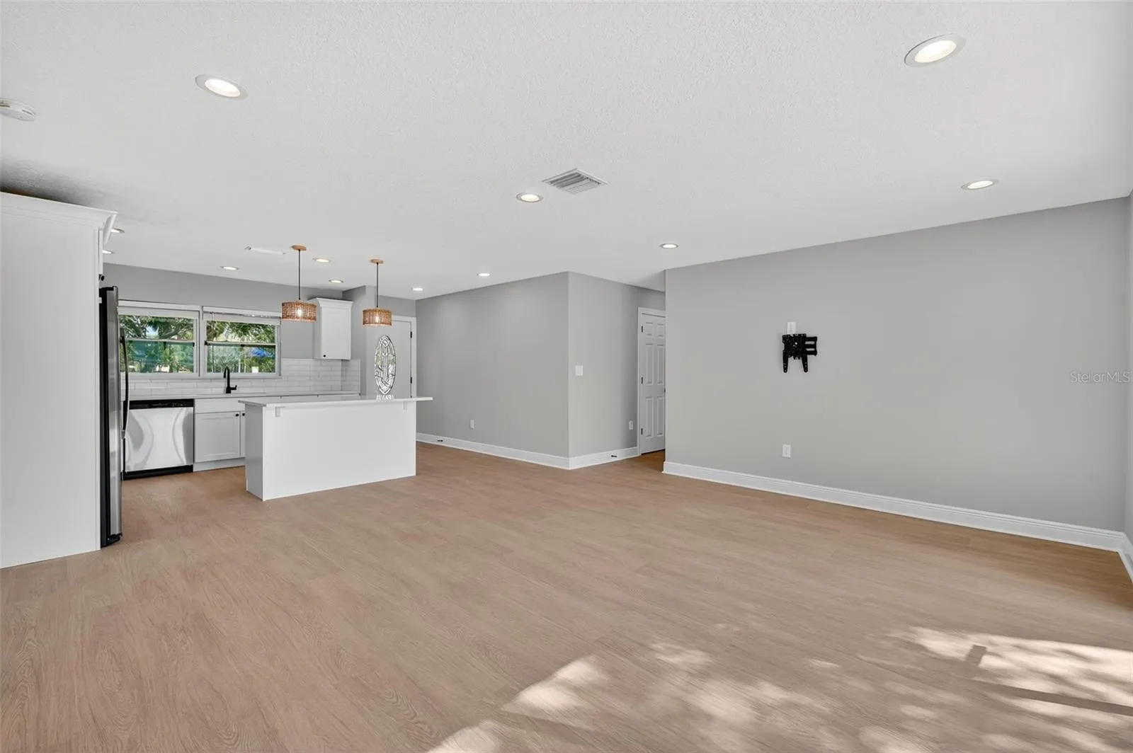 8110 MACOMA DR NE