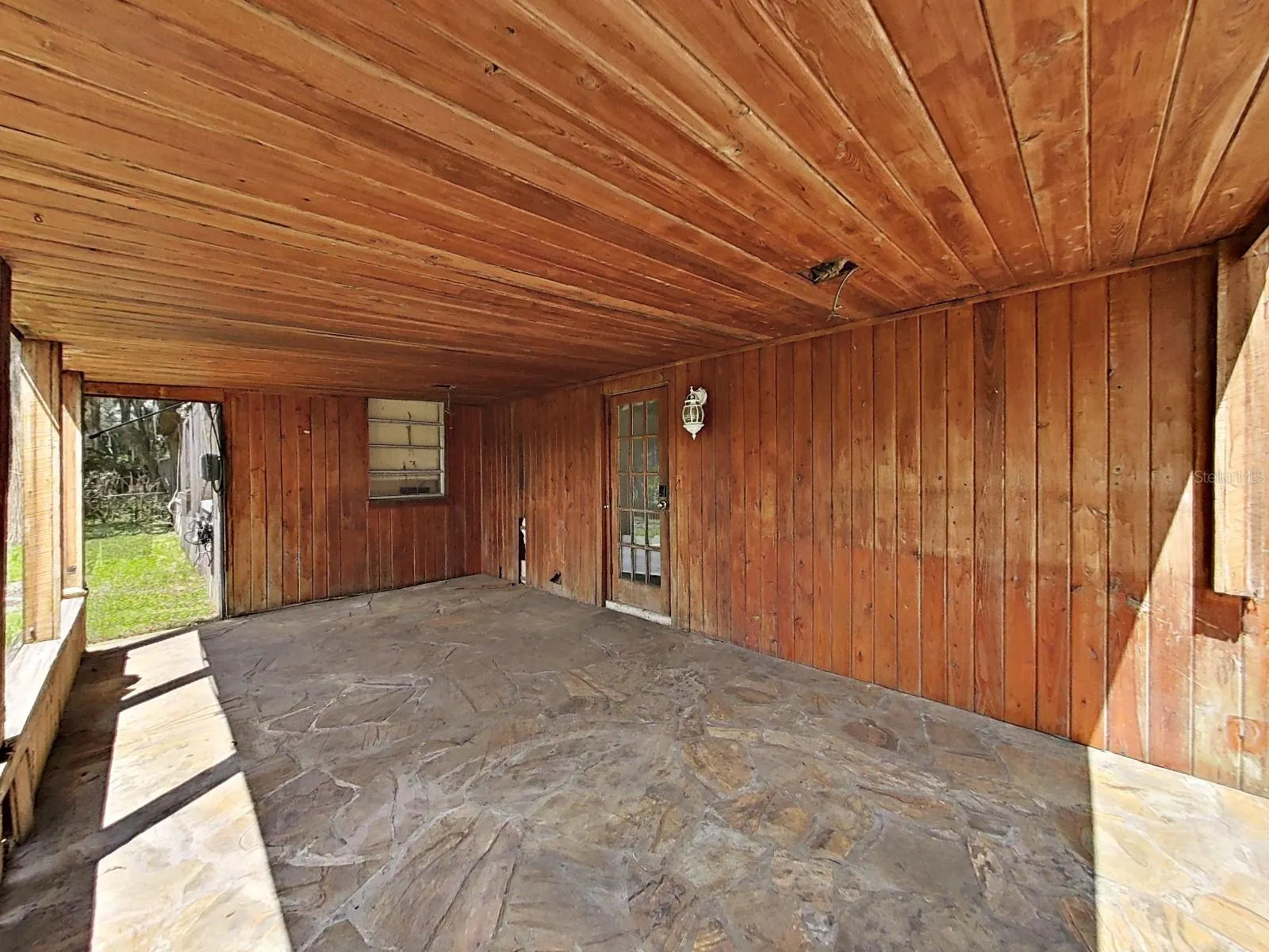 407 2ND AVE SE