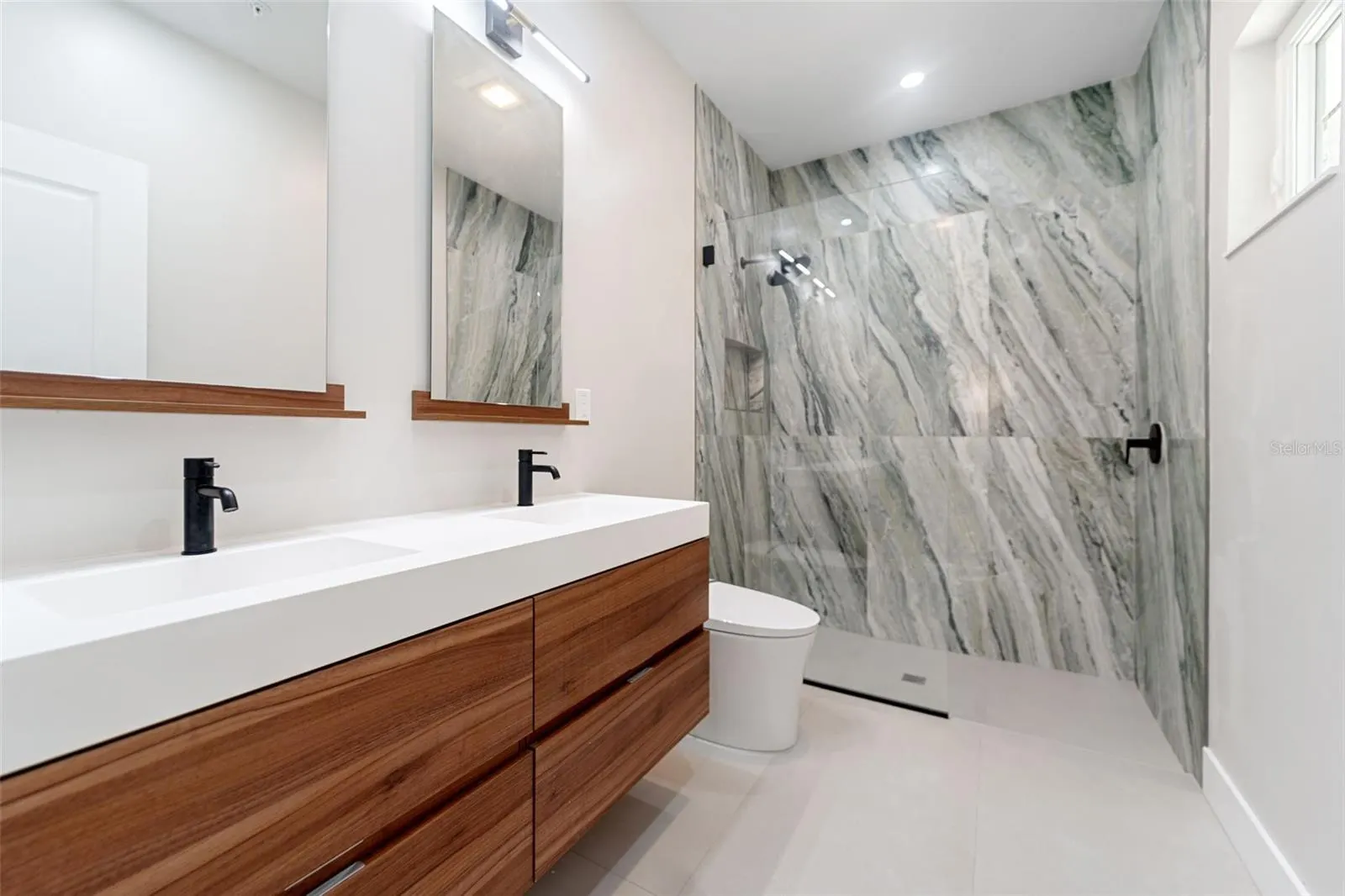 1021 DOUGLAS AVE #2, #2