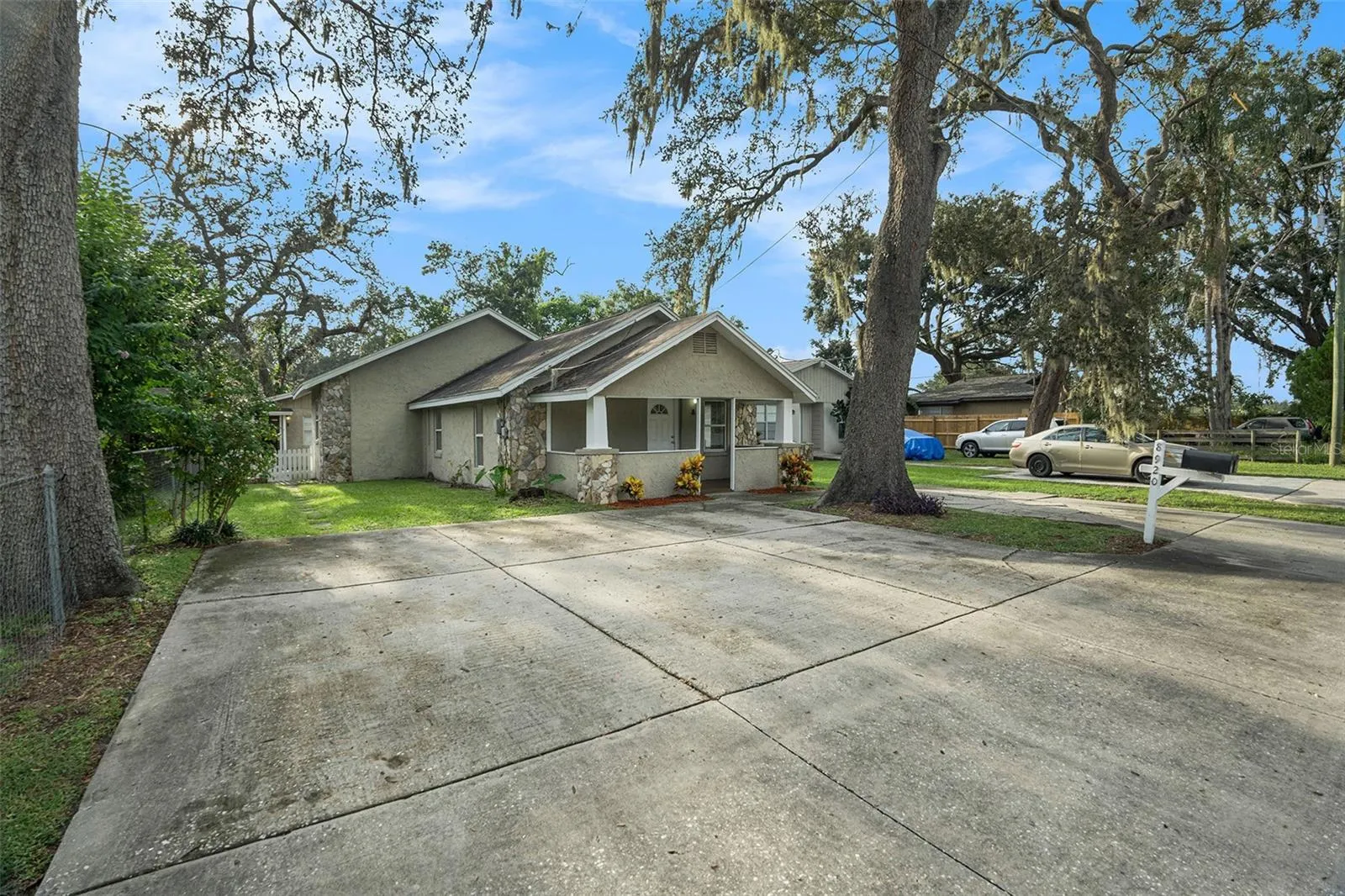 8920 N DEXTER AVE