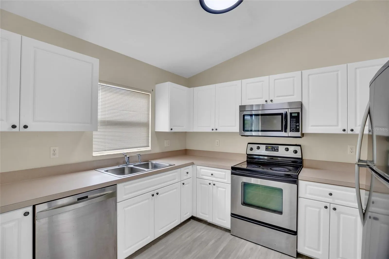 7976 105TH CT