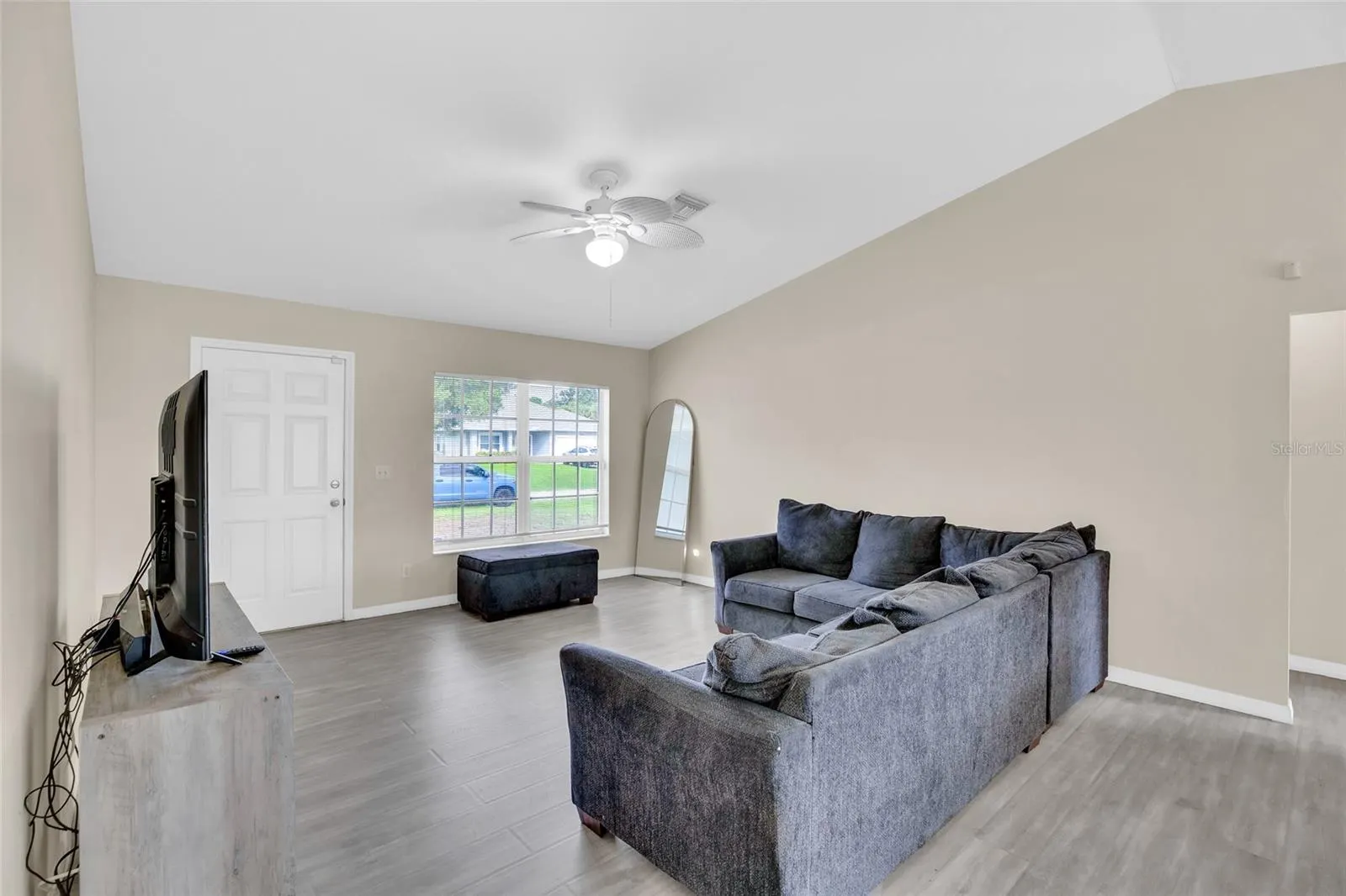 7976 105TH CT