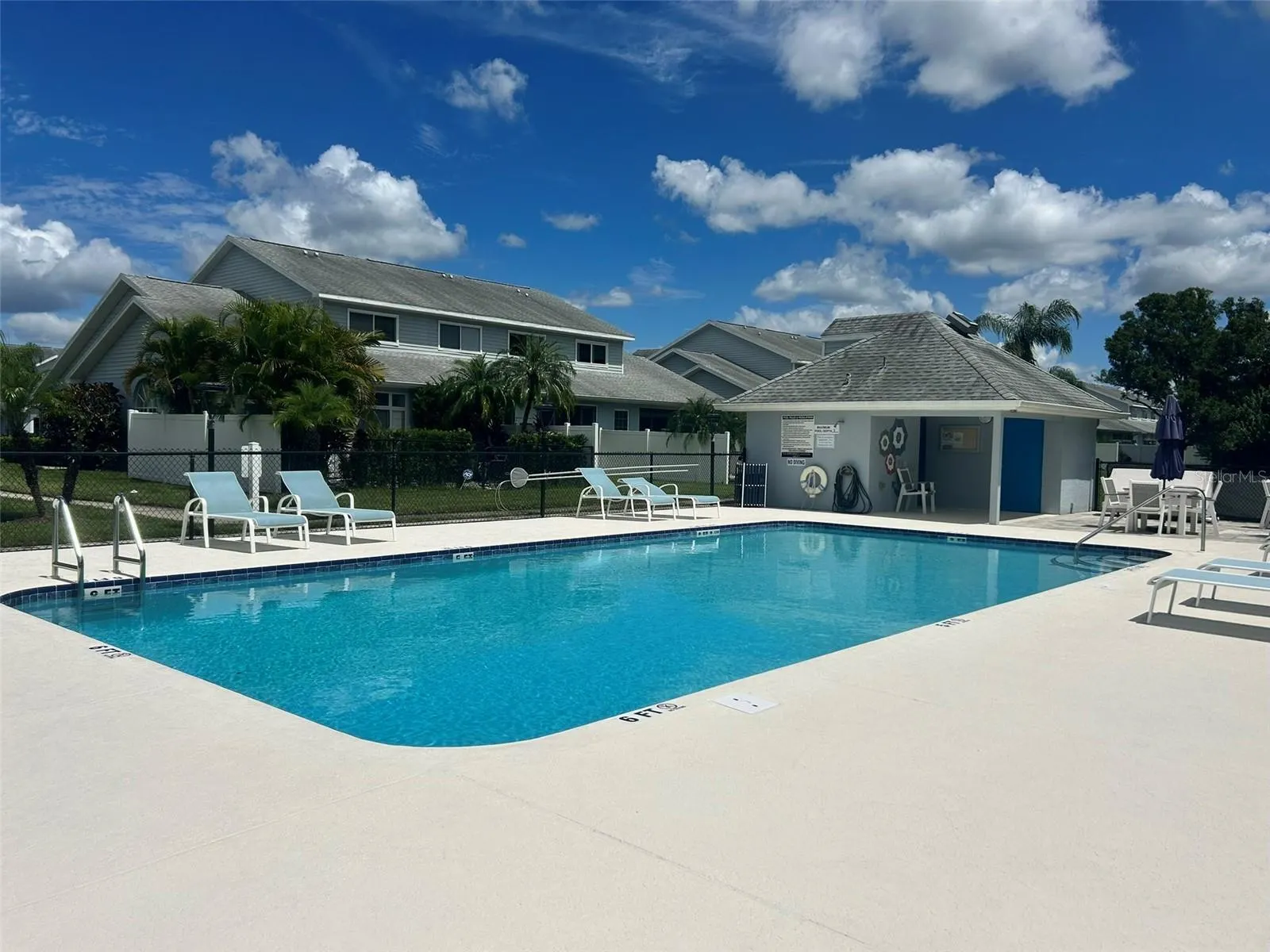 245 HEMINGWAY DR