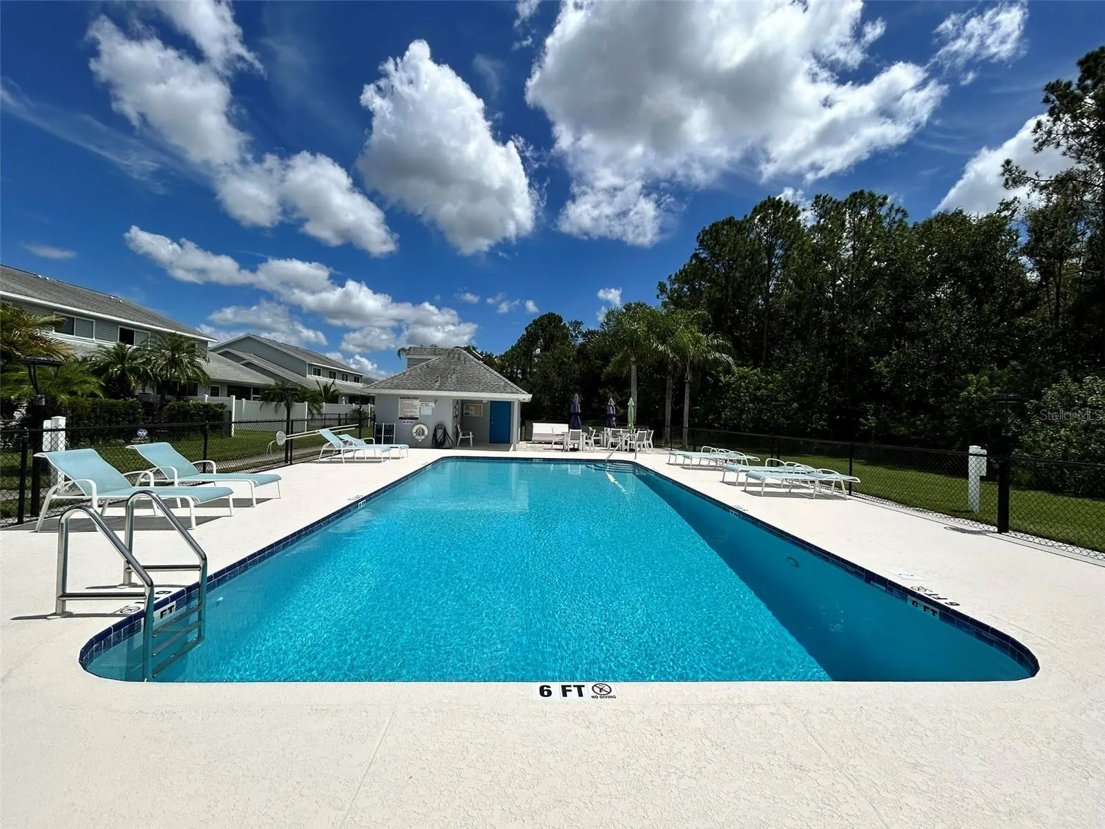 245 HEMINGWAY DR