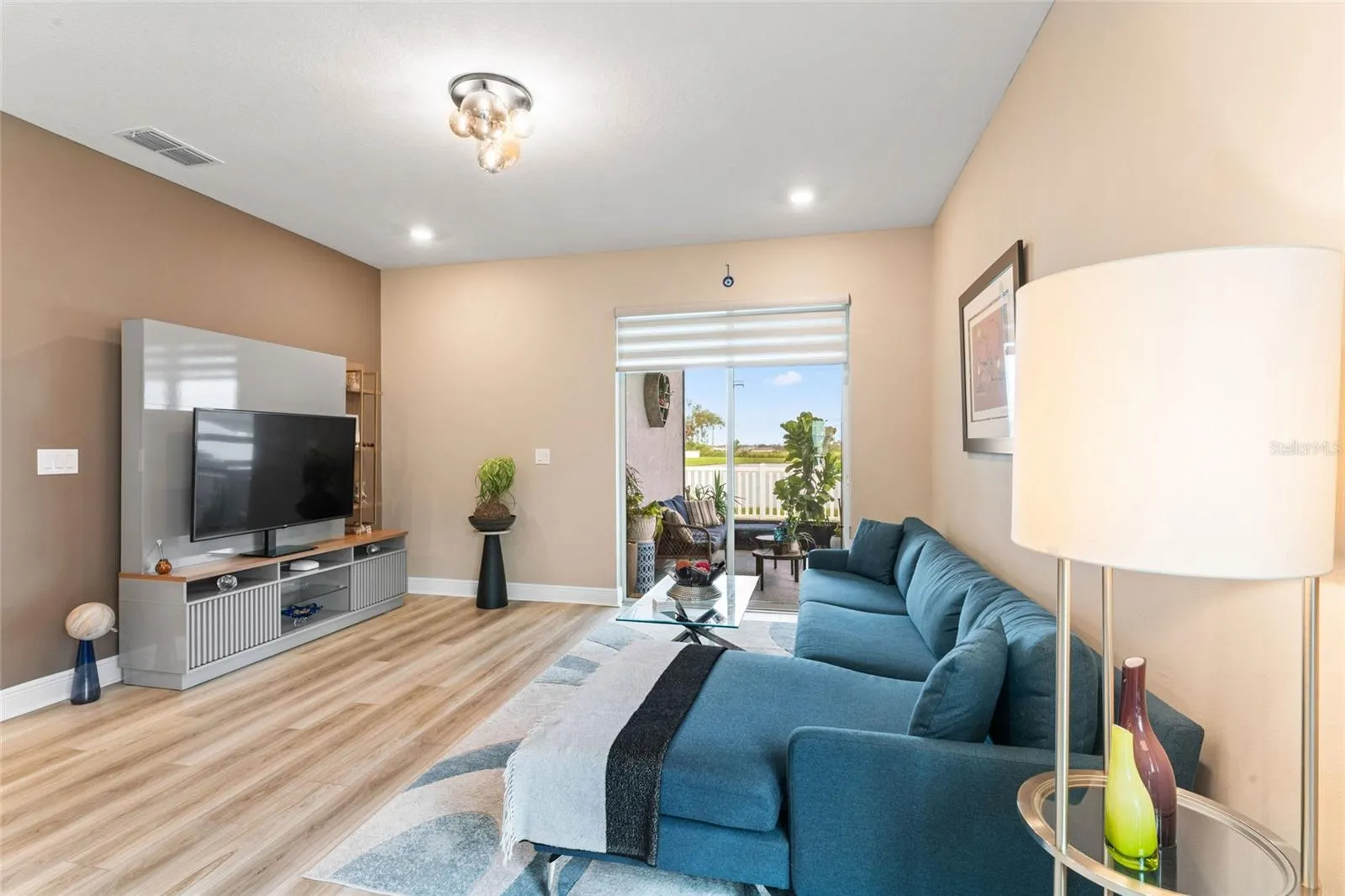 9368 SANDY BLUFFS CIR