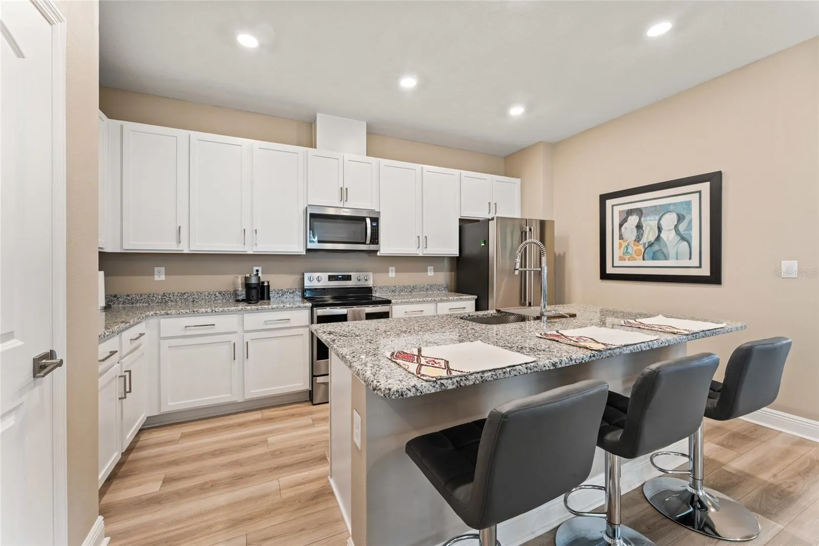 9368 SANDY BLUFFS CIR