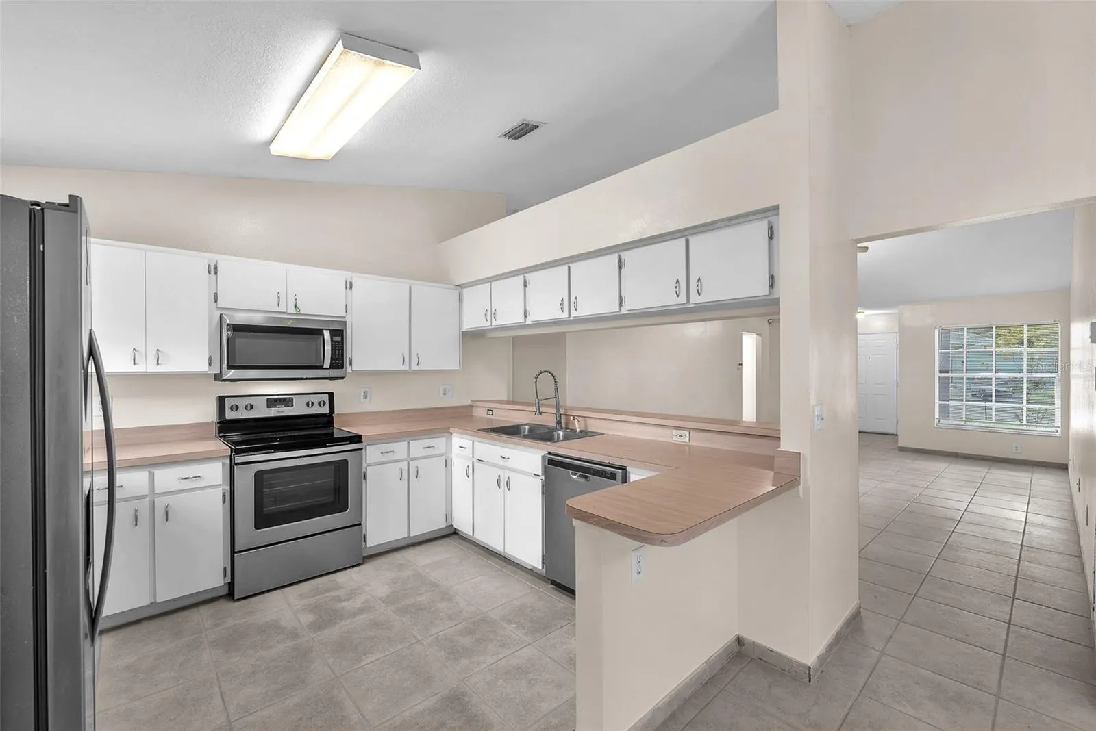 1816 ELLINGTON CT