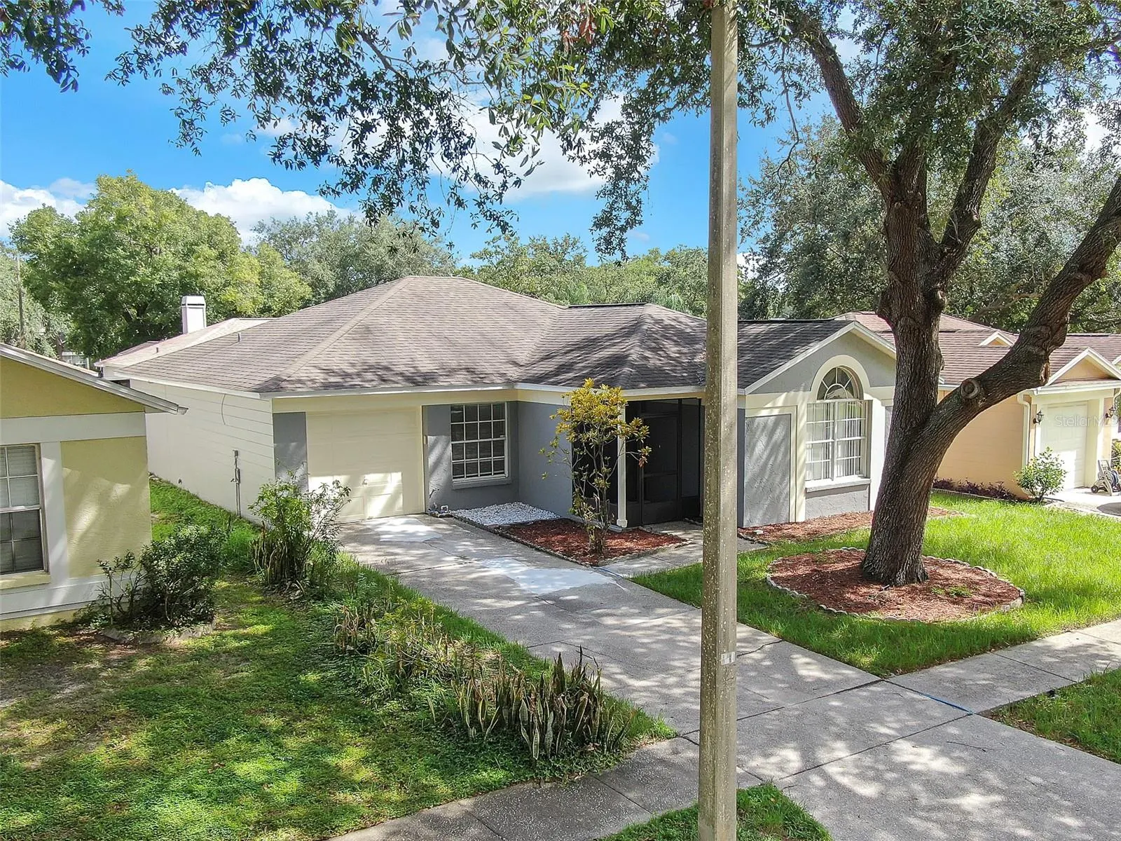 1816 ELLINGTON CT