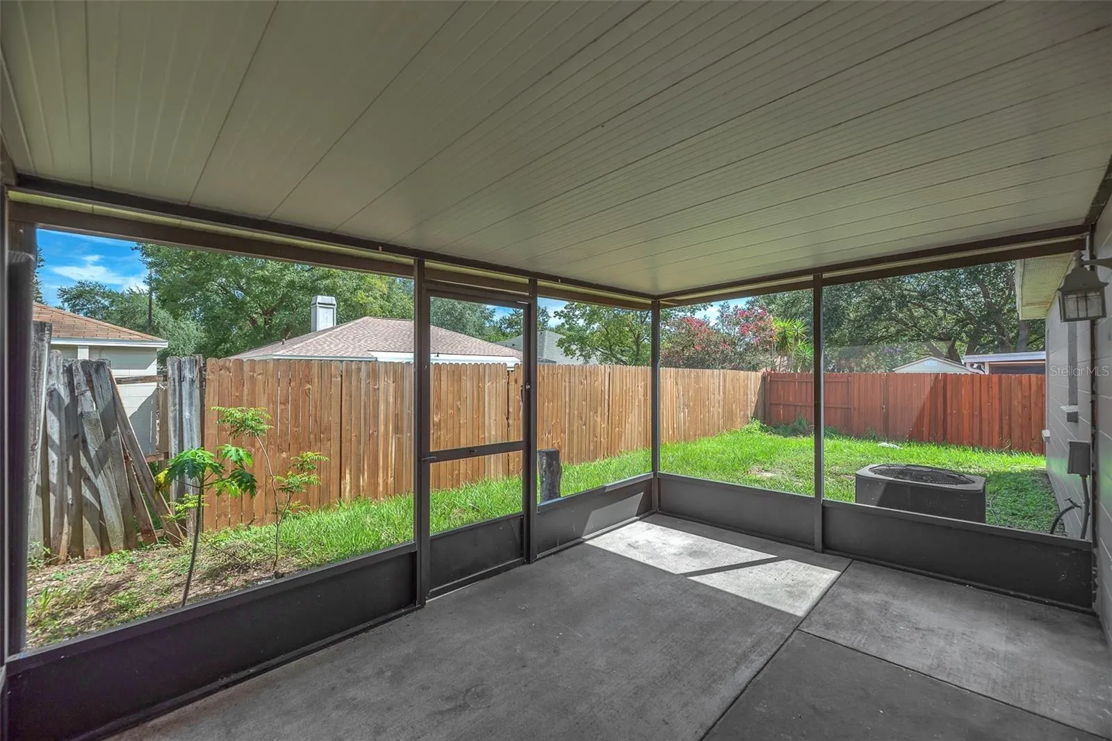 1816 ELLINGTON CT