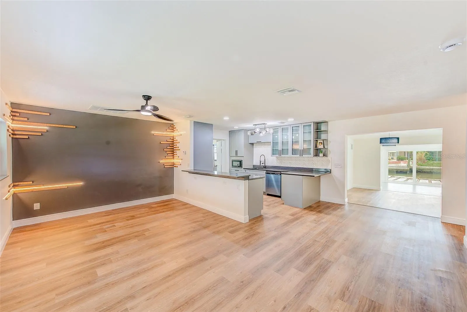 8722 ELMWOOD LN