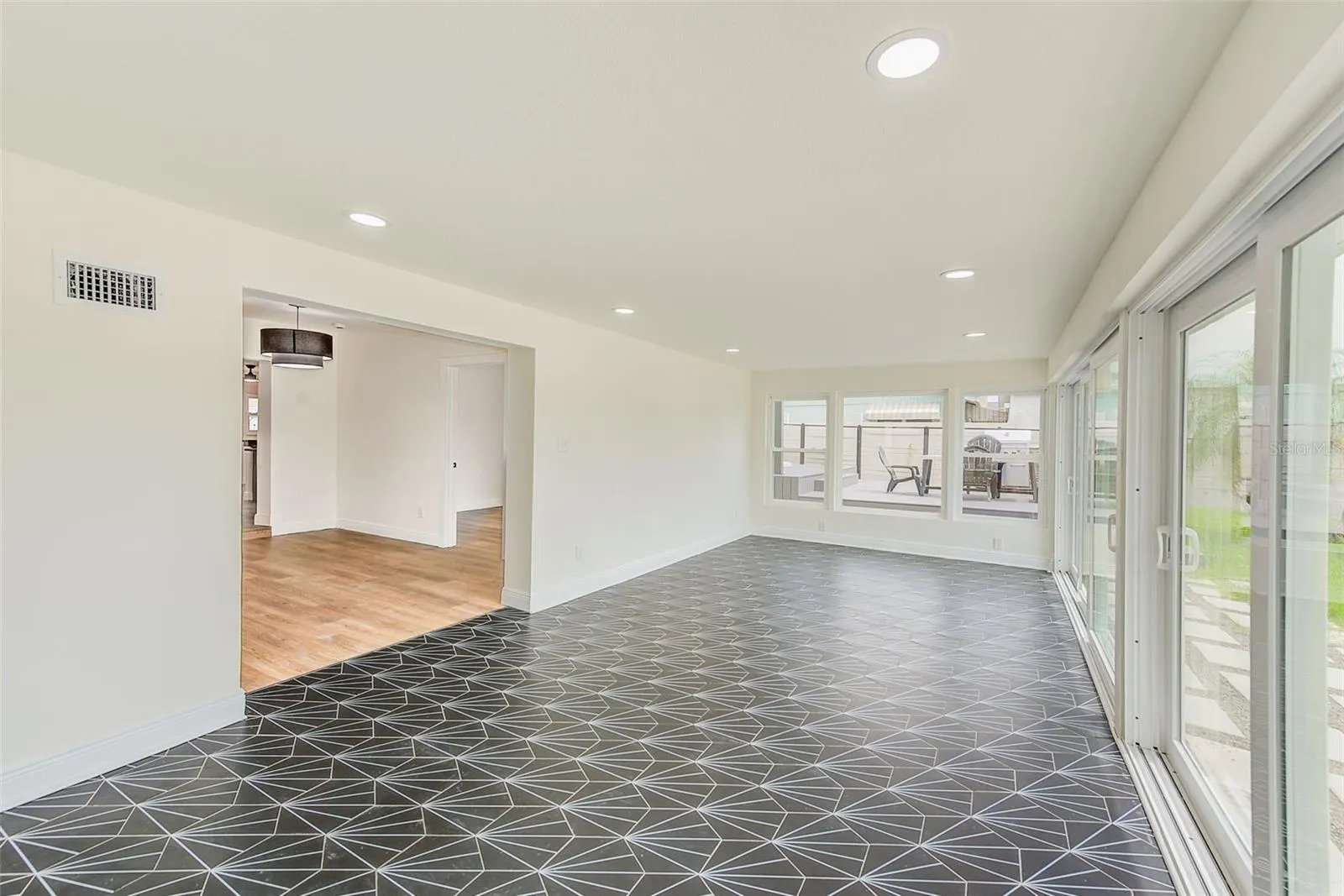 8722 ELMWOOD LN