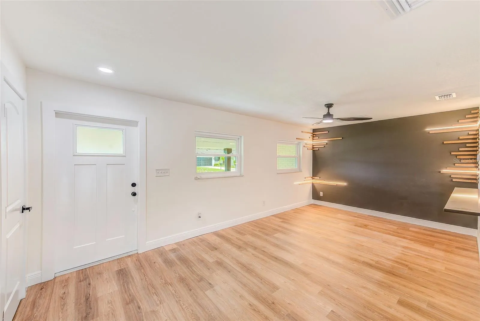 8722 ELMWOOD LN